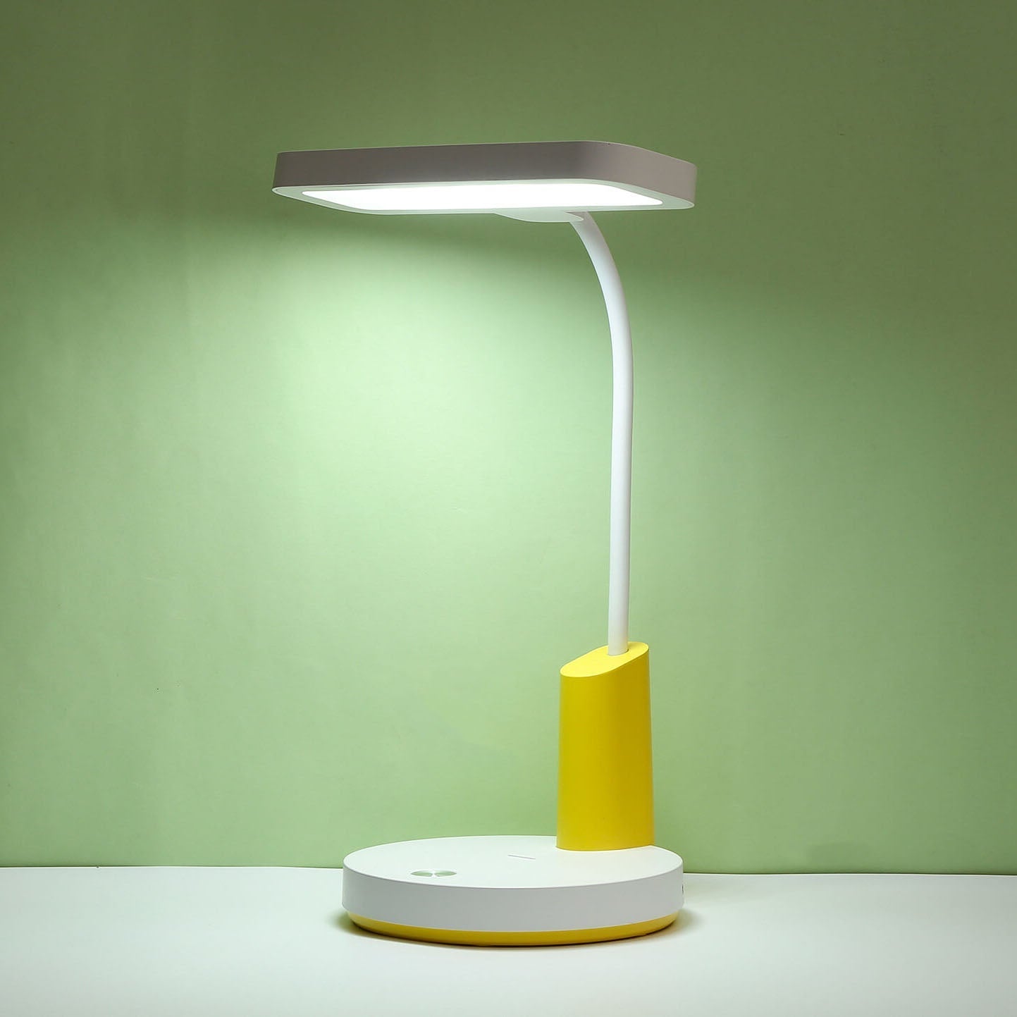 Einfache Long Shadow Round Base Touch Charge LED Desk Lamp
