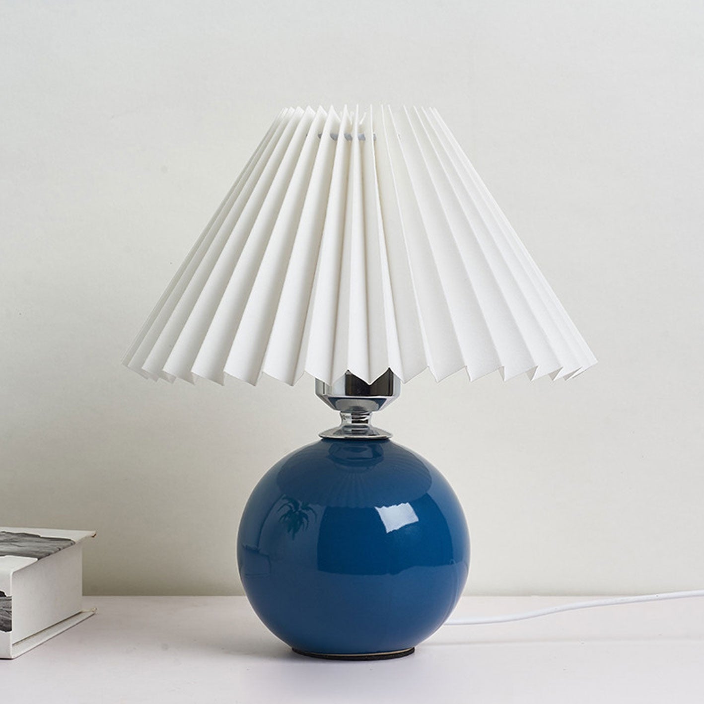 Nordic Minimalist Single Ceramic Table Lamp with Pleats