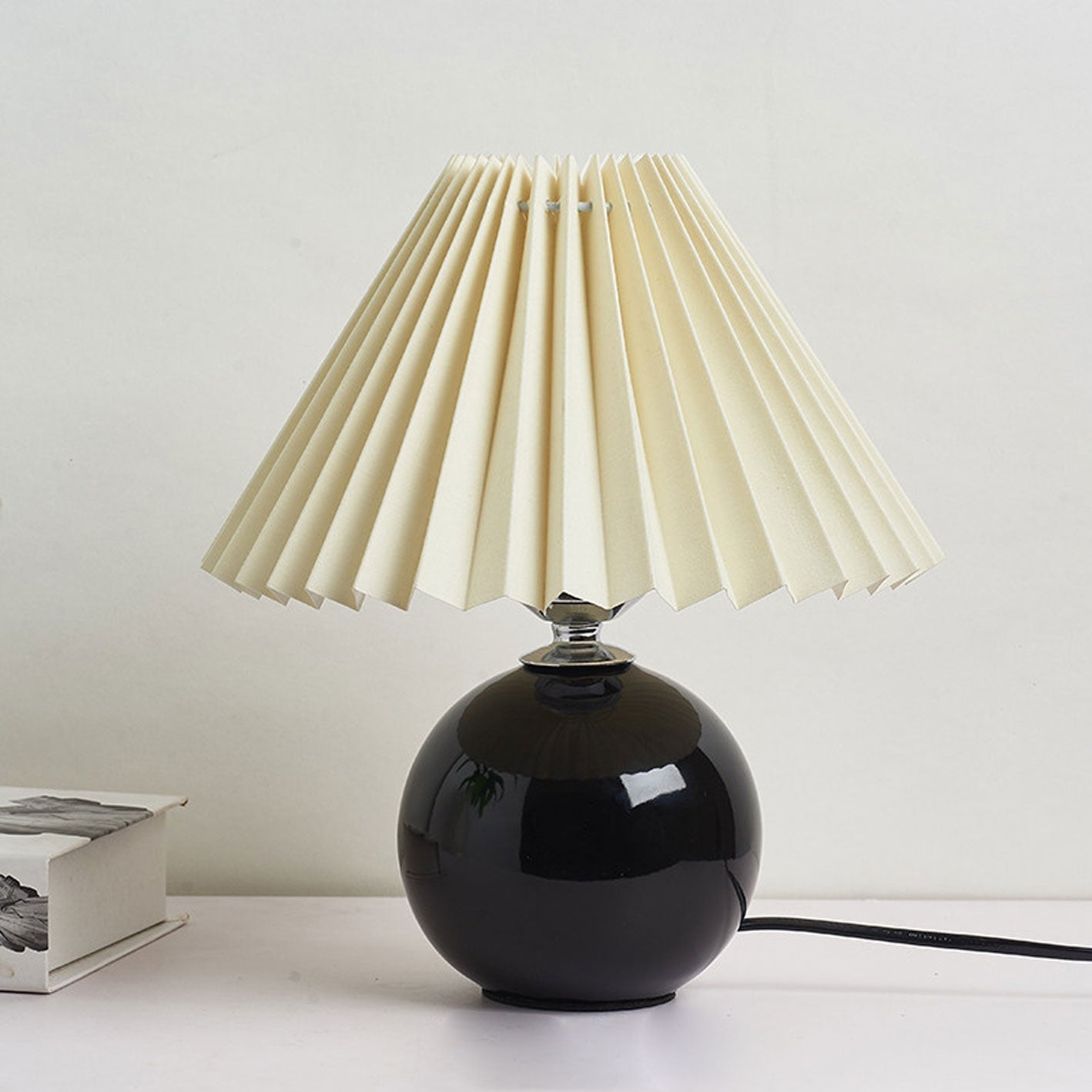Nordic Minimalist Single Ceramic Table Lamp with Pleats
