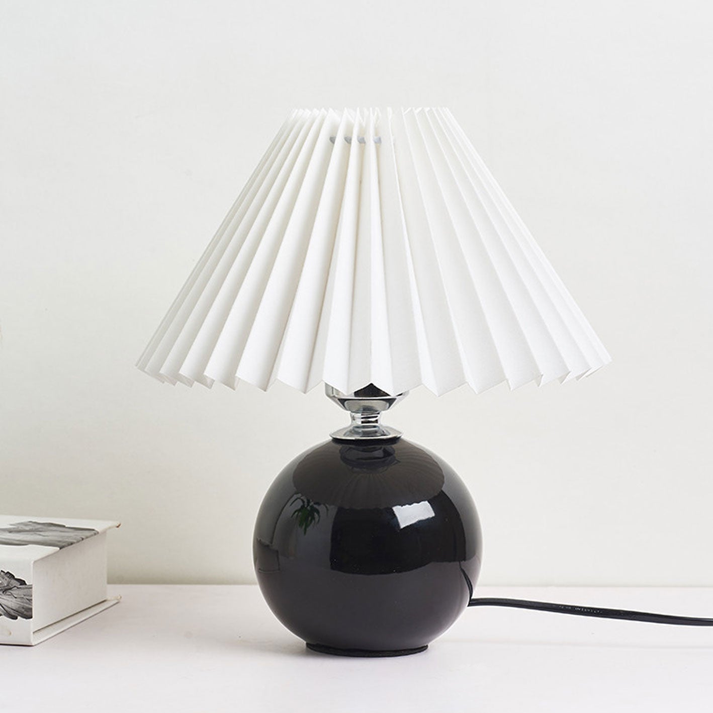 Nordic Minimalist Single Ceramic Table Lamp with Pleats