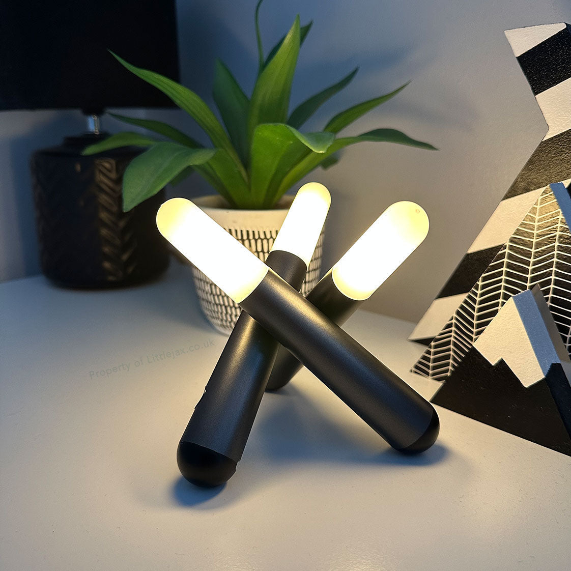 Akku Abstract Modern Trio Table Lamp - Dimmable LED 3 Levels