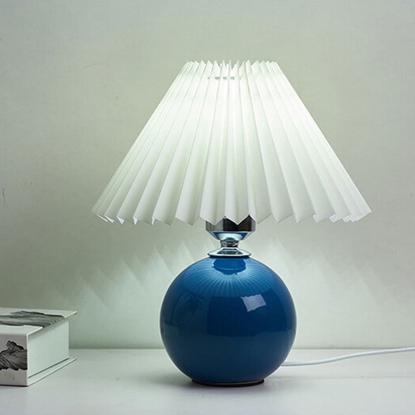 Nordic Minimalist Single Ceramic Table Lamp with Pleats