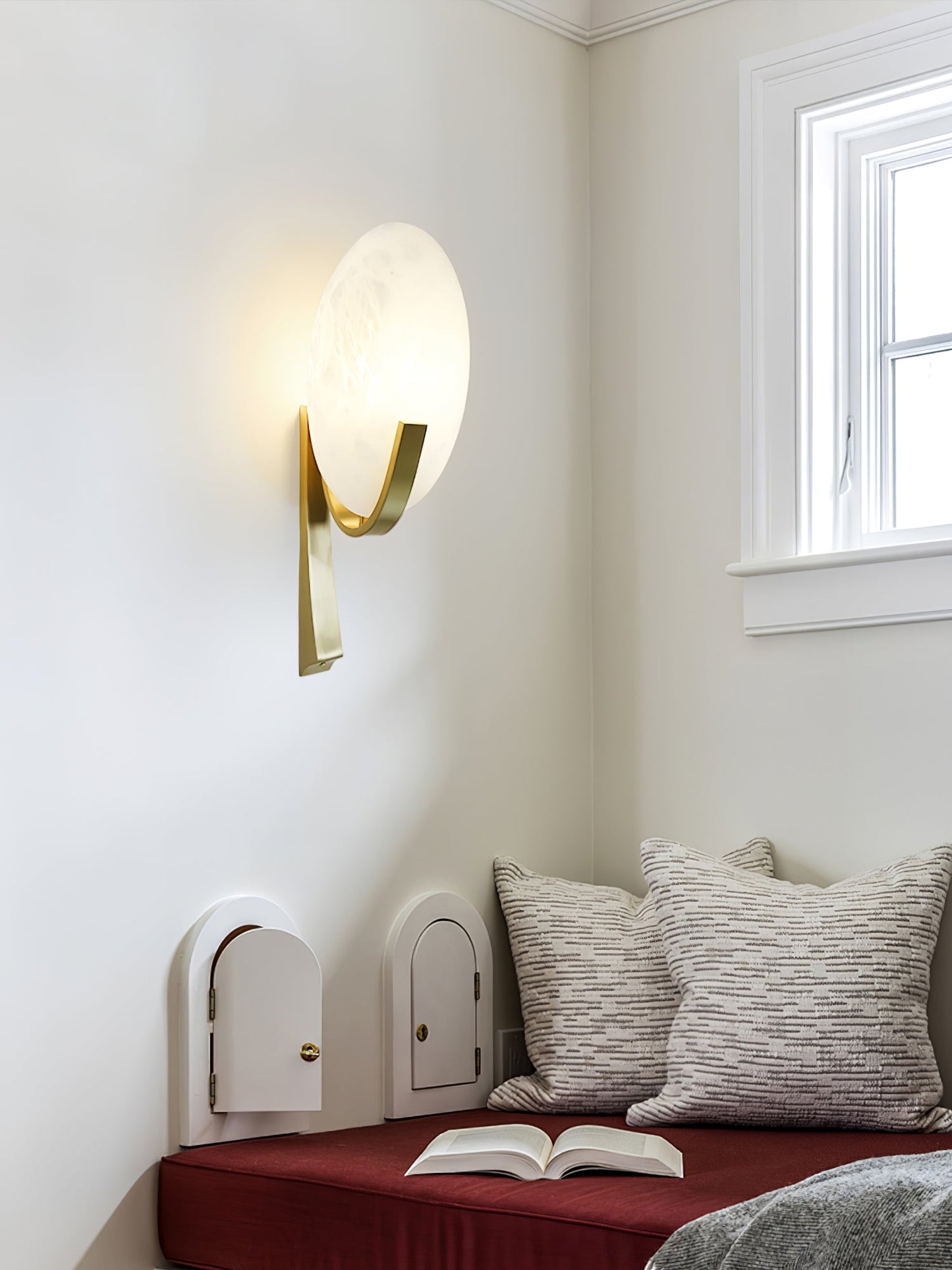 Alice Alabaster Plug-in Wall Lamp with LED and Antique Brass