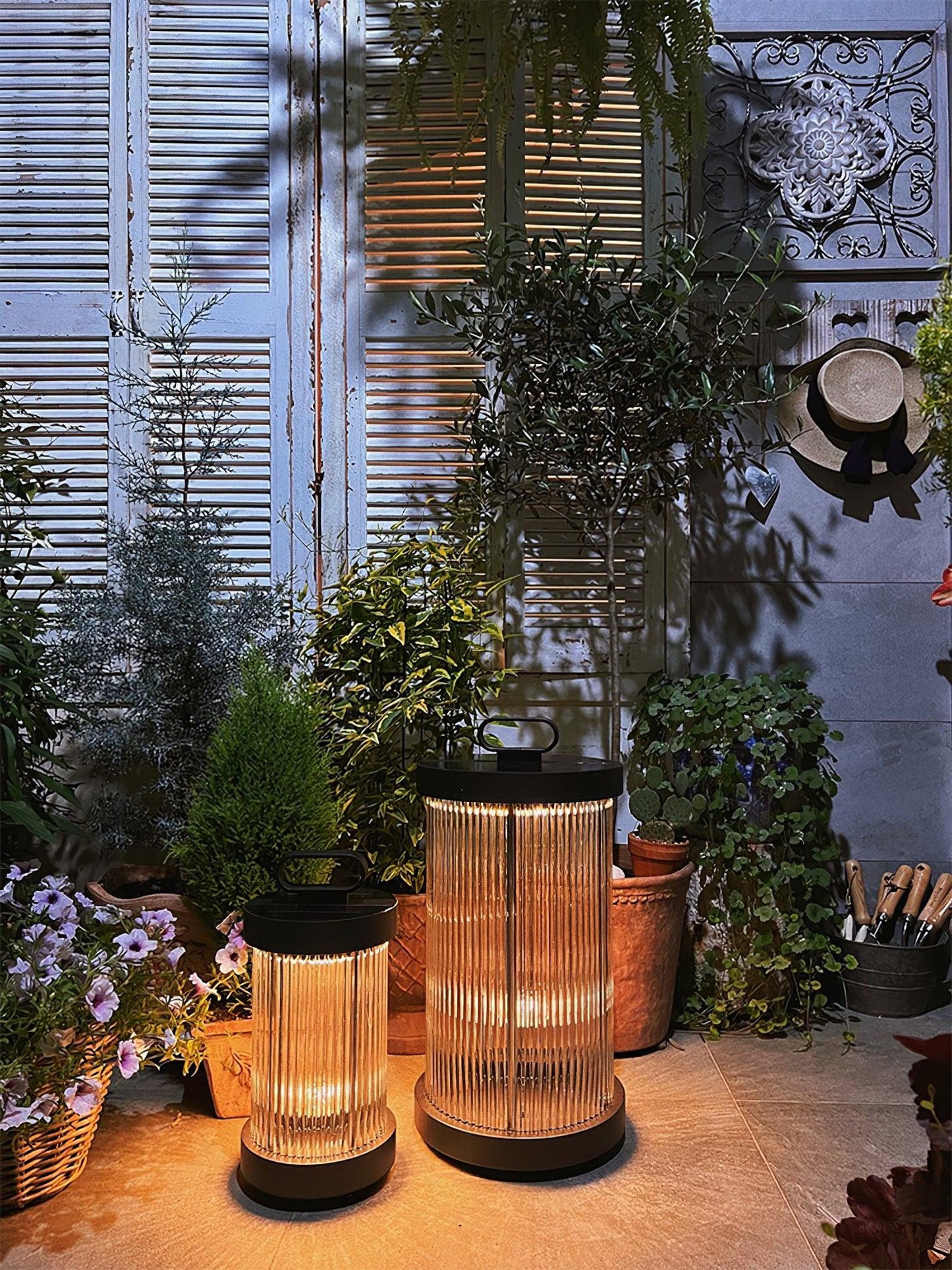 Lantern Garden Solar Outdoor Light with Remote Control