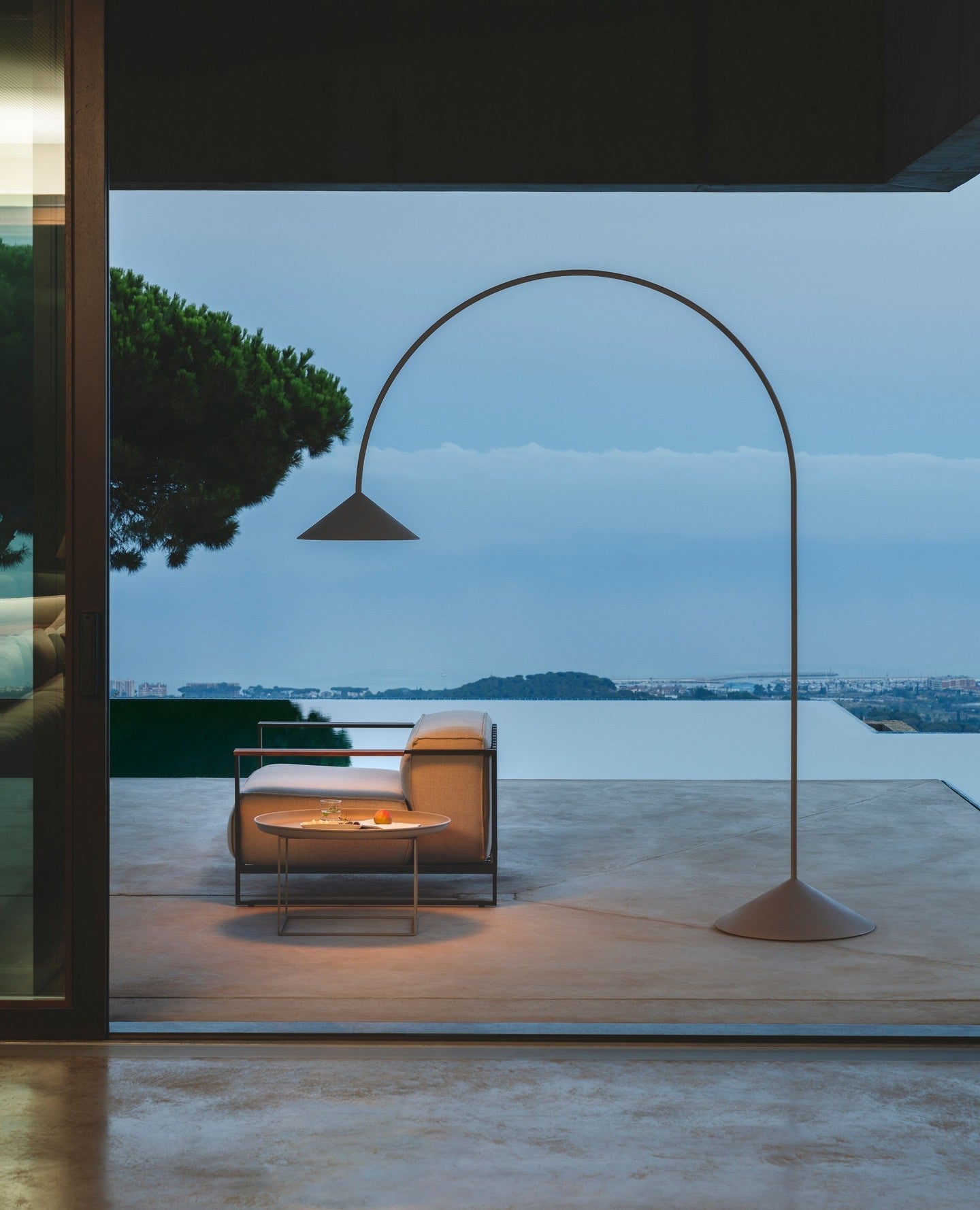 Arc Out Floor Lamp with LED Light - Modern Indoor Lighting