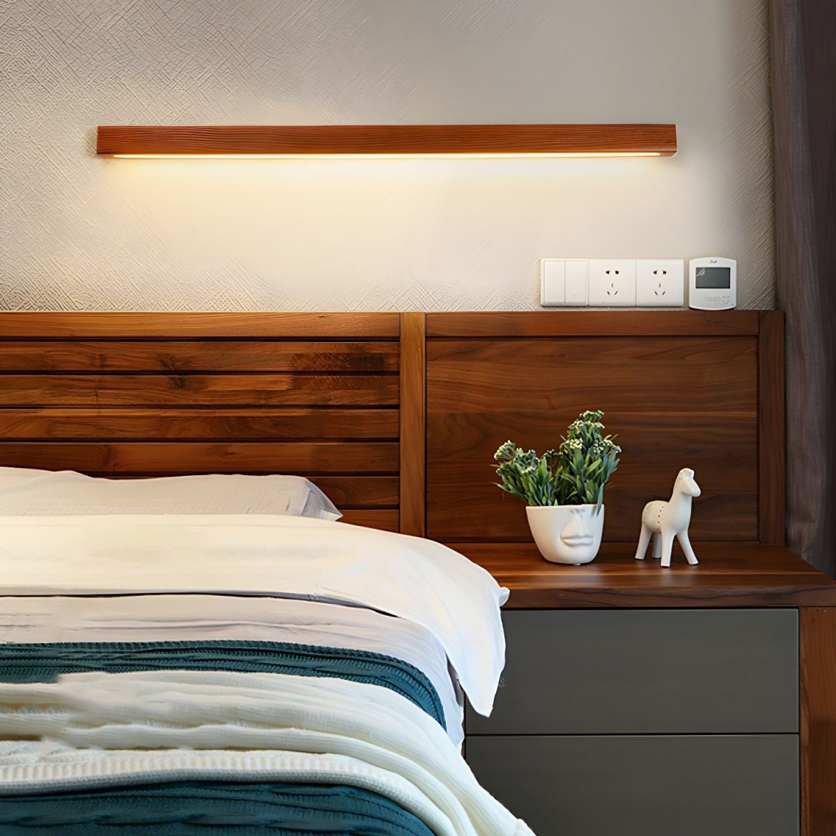 Arlo Linear Wood Wall Light Dimmable LED Indoor Lighting