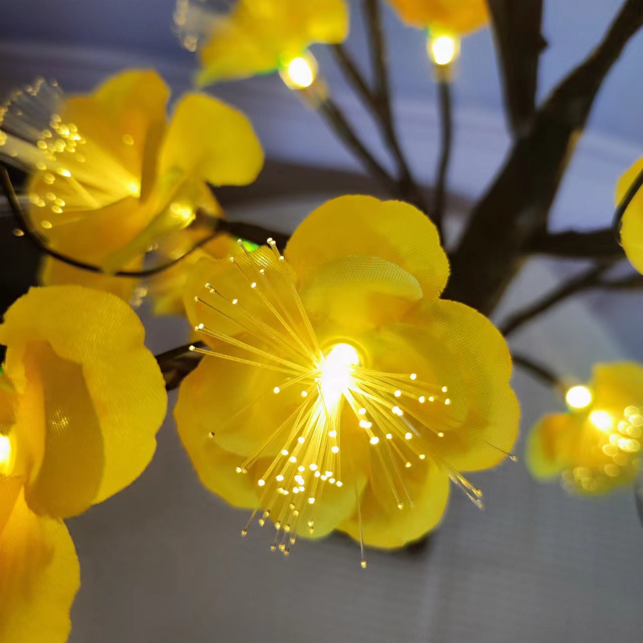 Contemporary Creative Plastic Artificial Rose Tree LED Table Lamp for Bedroom