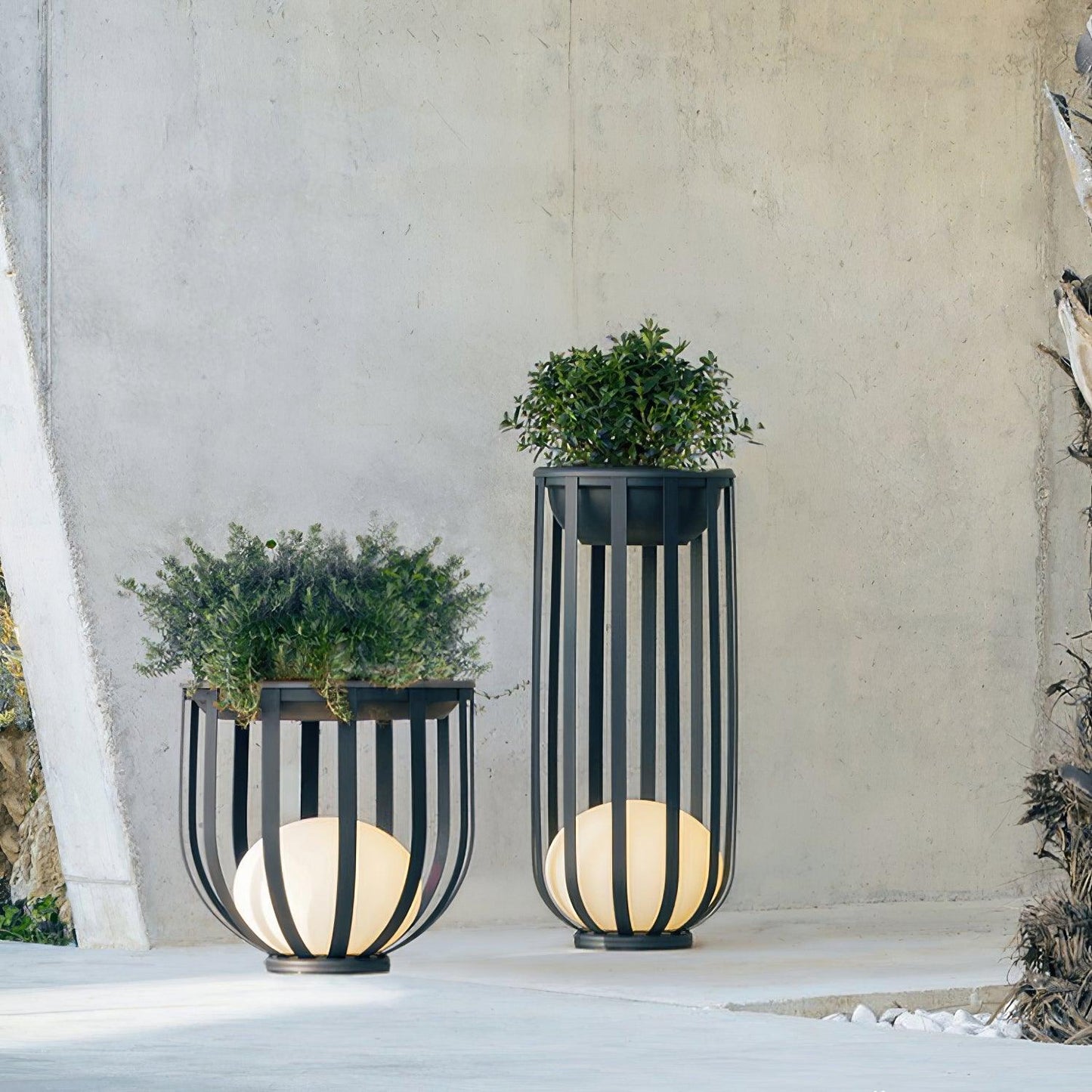 Bols Garden Outdoor Lamp with Dimmable LED and Waterproof Design