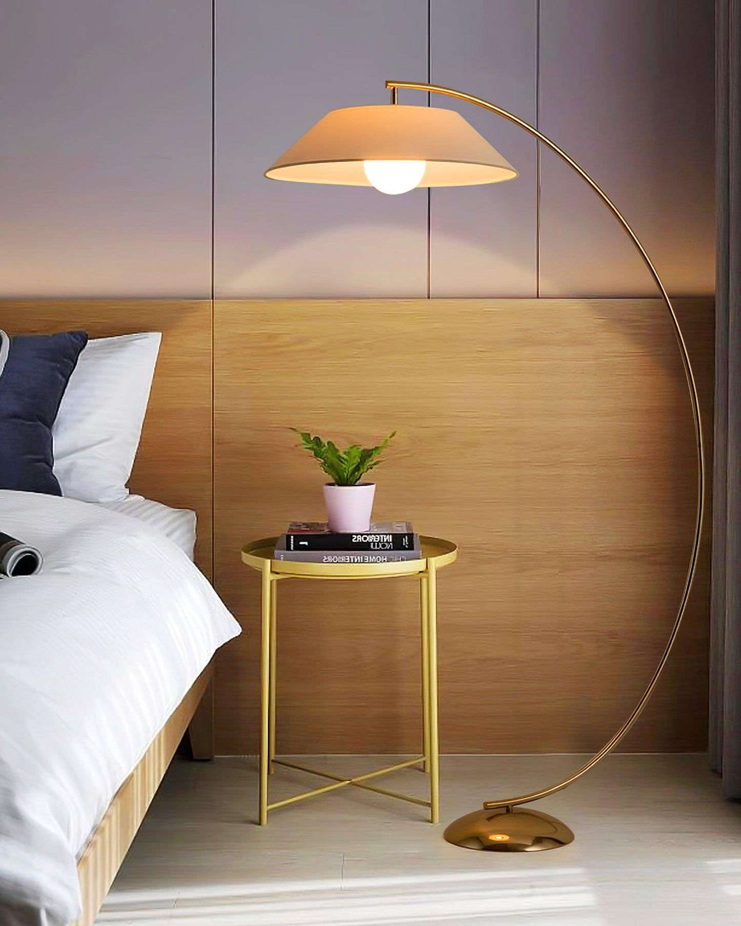 Circo Floor Lamp with White Shade - Elegant Indoor Lighting