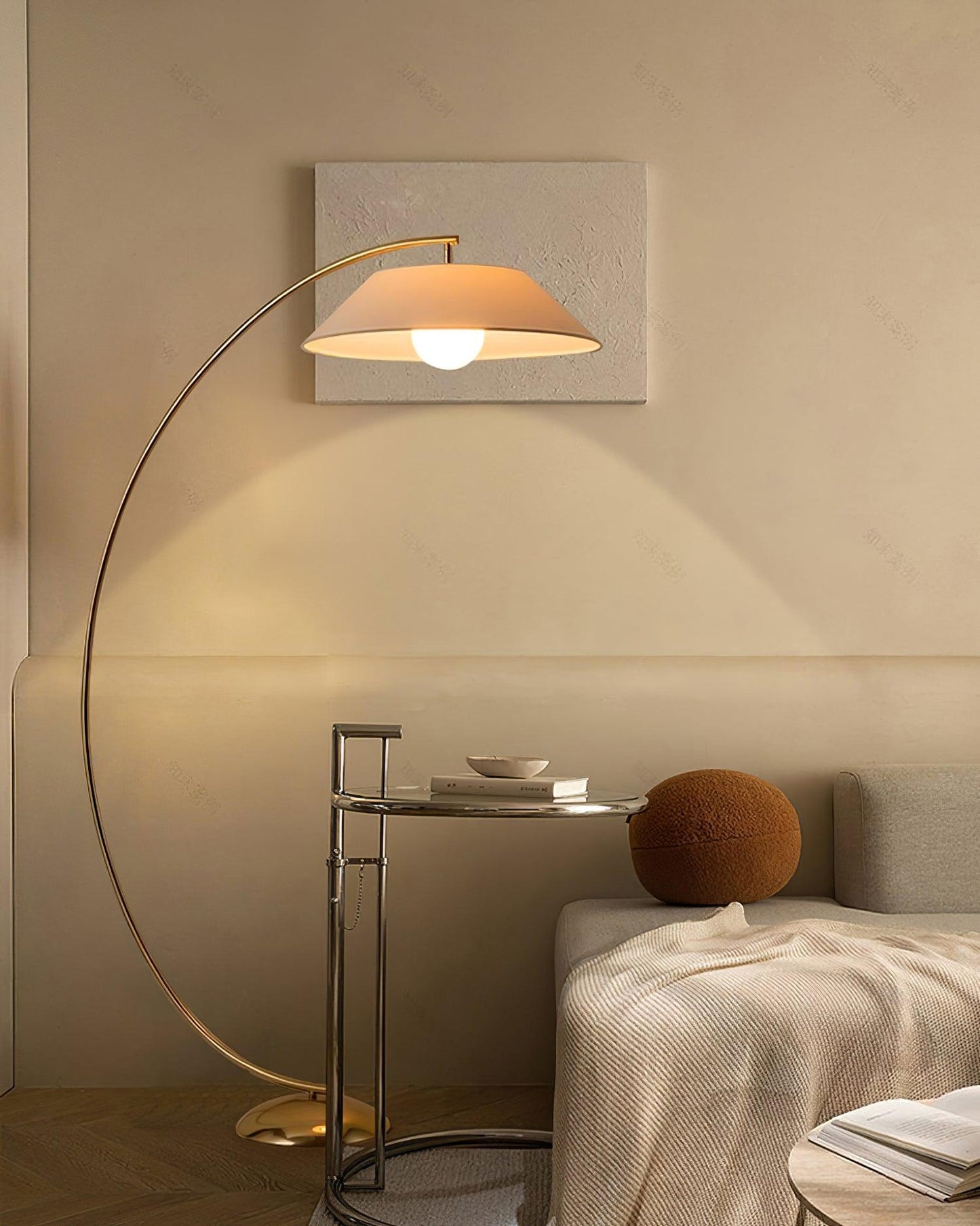 Circo Floor Lamp with White Shade - Elegant Indoor Lighting