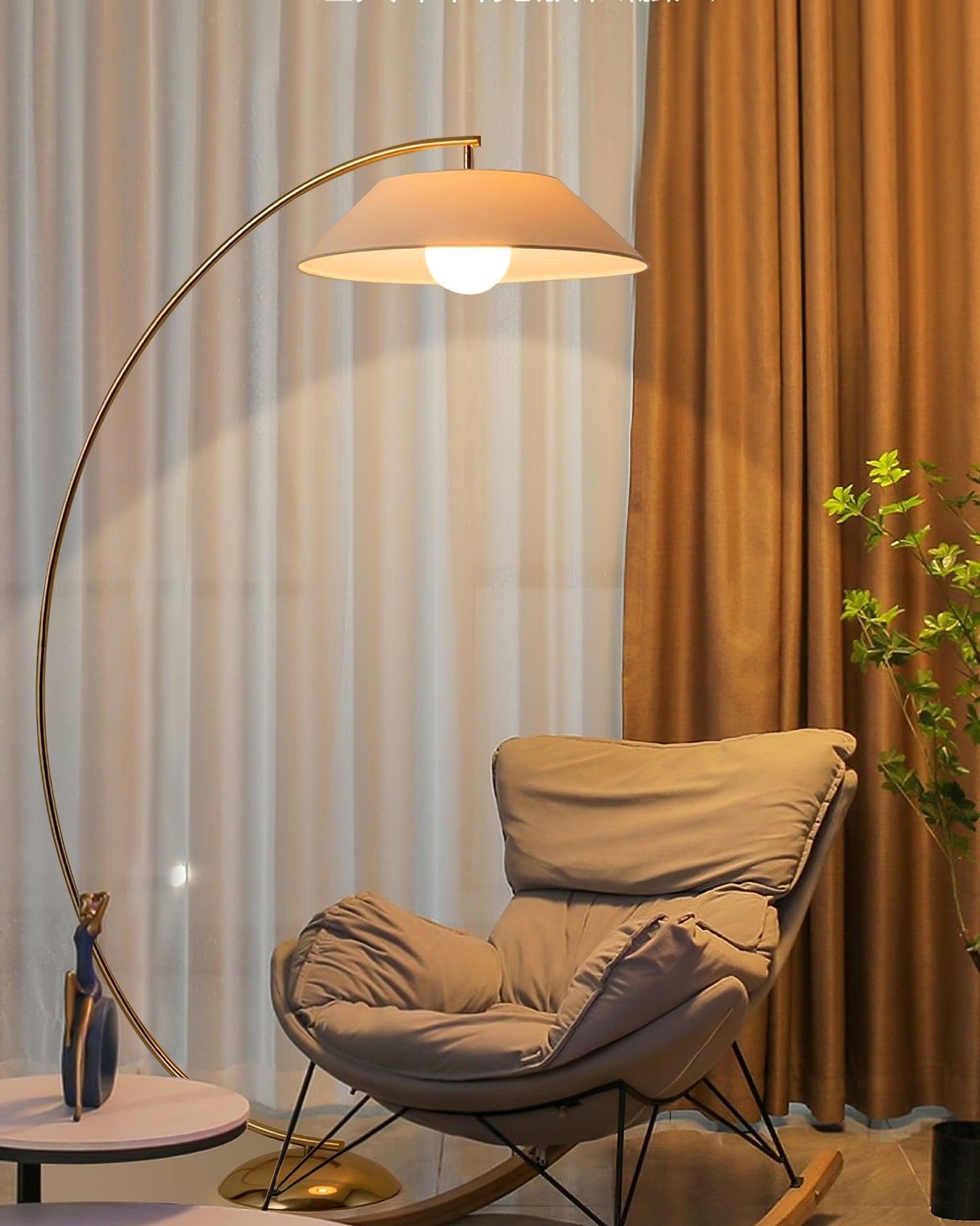 Circo Floor Lamp with White Shade - Elegant Indoor Lighting