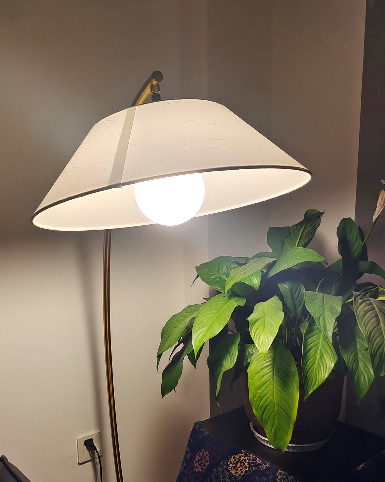 Circo Floor Lamp with White Shade - Elegant Indoor Lighting