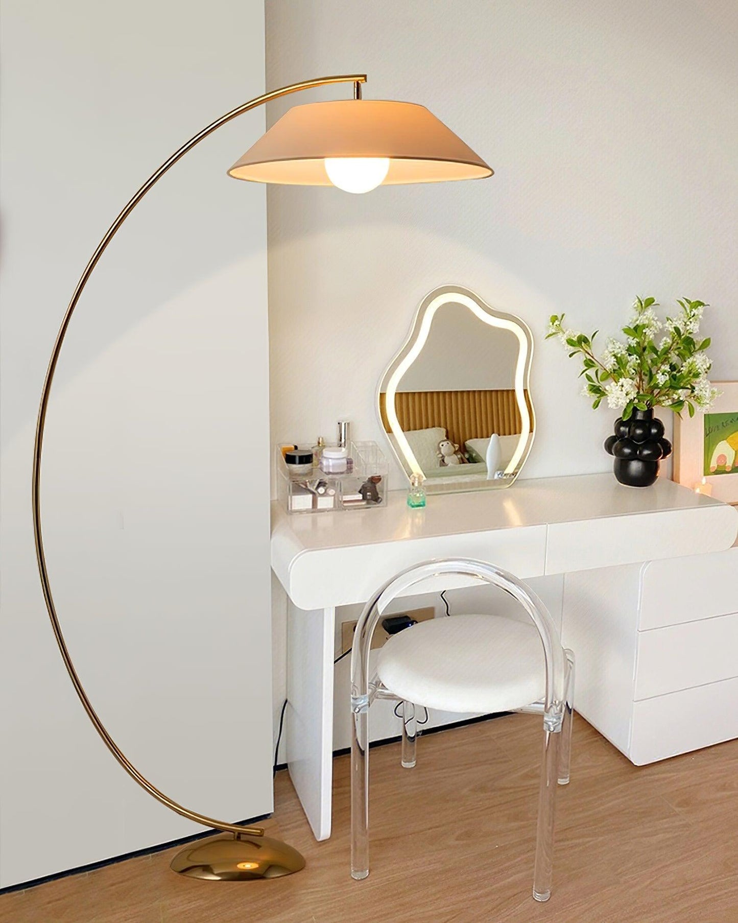 Circo Floor Lamp with White Shade - Elegant Indoor Lighting