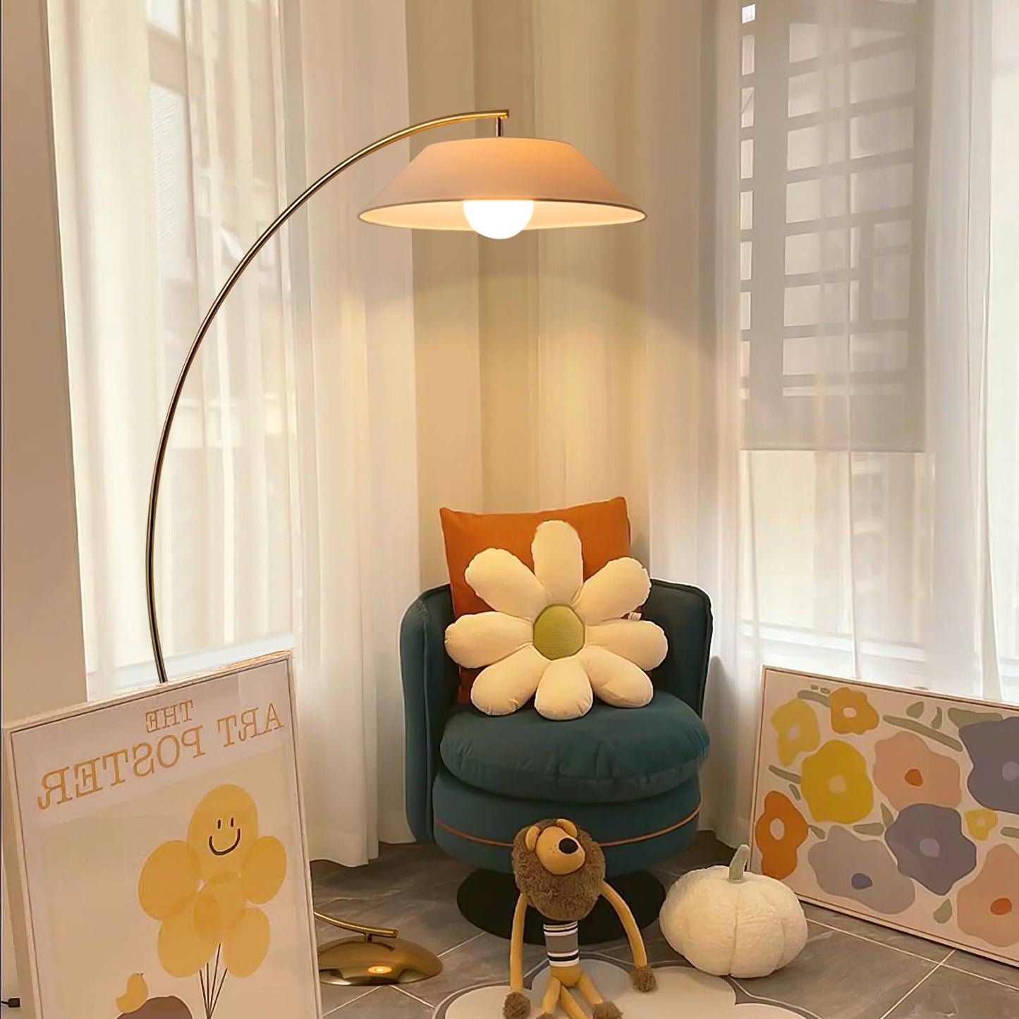Circo Floor Lamp with White Shade - Elegant Indoor Lighting