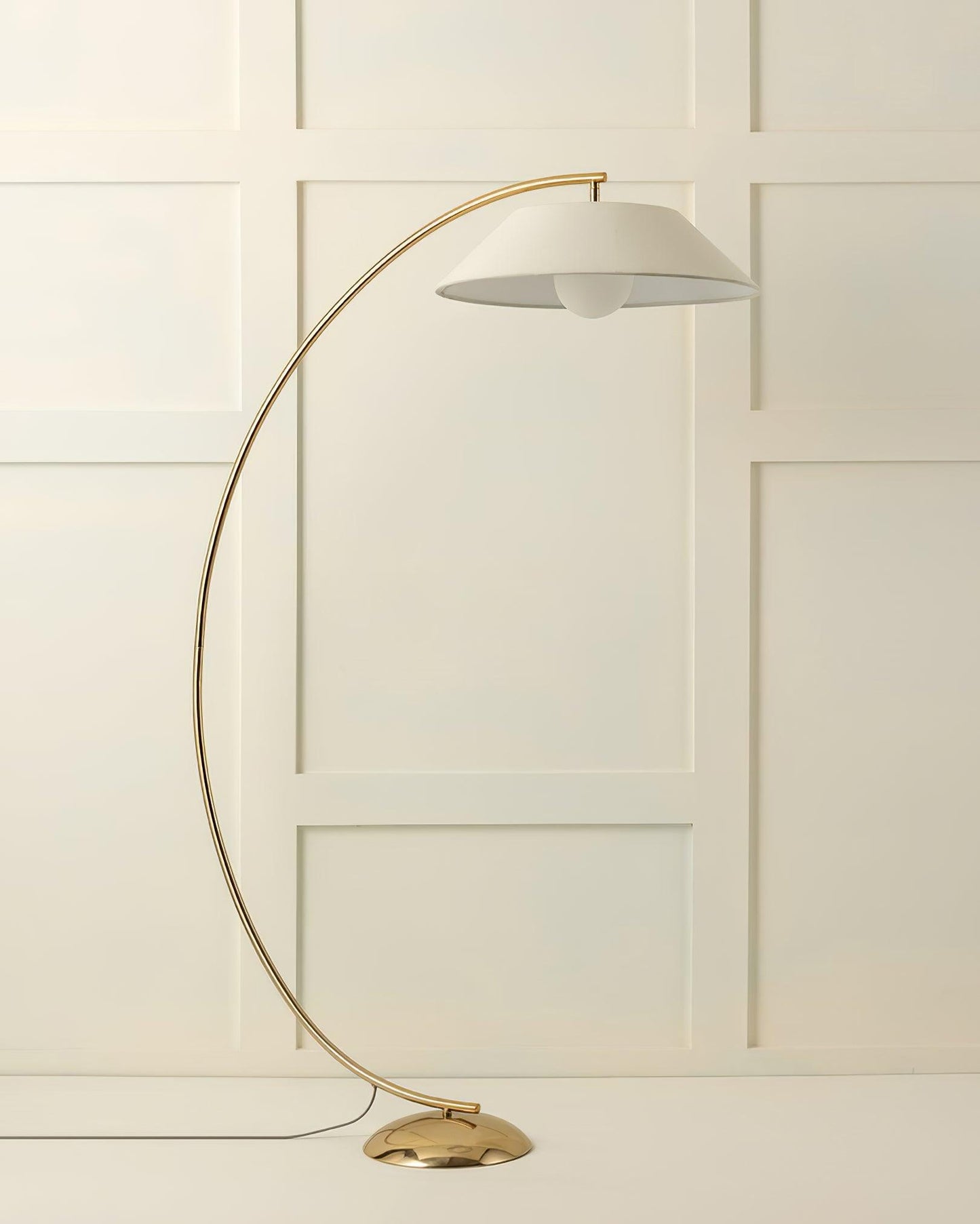 Circo Floor Lamp with White Shade - Elegant Indoor Lighting