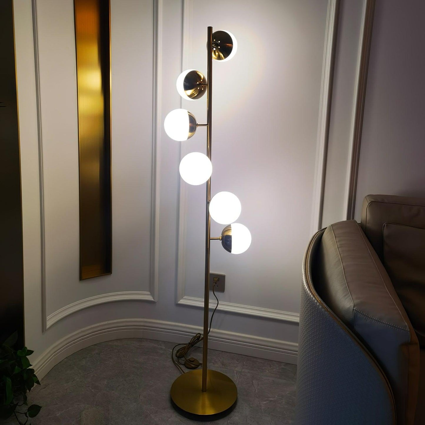 Doppler LED Tree Lamp - Modern Gold Floor Light with Glass Globes