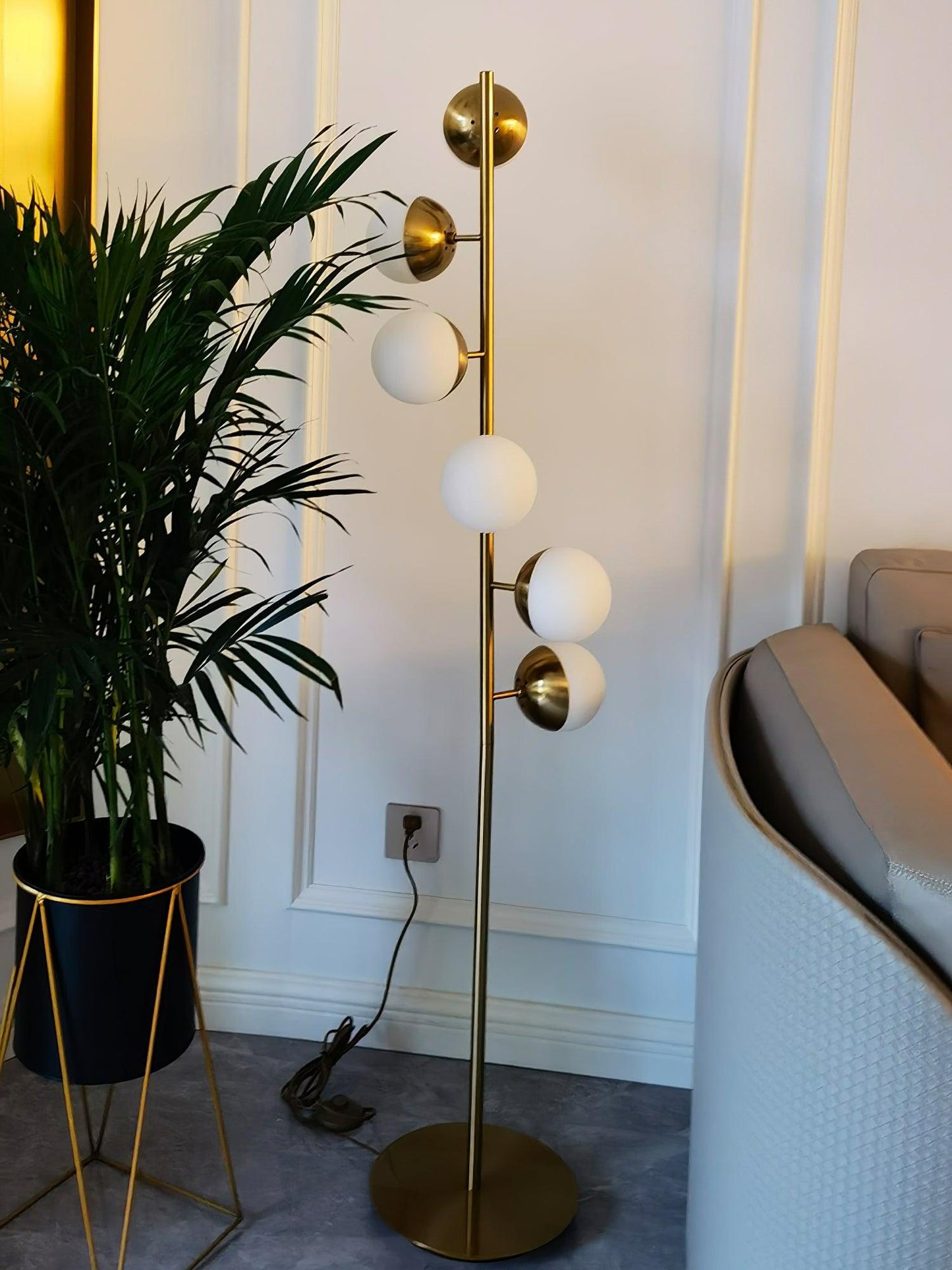 Doppler LED Tree Lamp - Modern Gold Floor Light with Glass Globes
