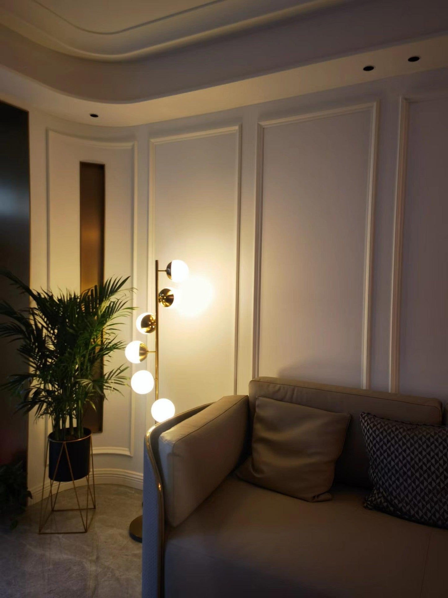 Doppler LED Tree Lamp - Modern Gold Floor Light with Glass Globes