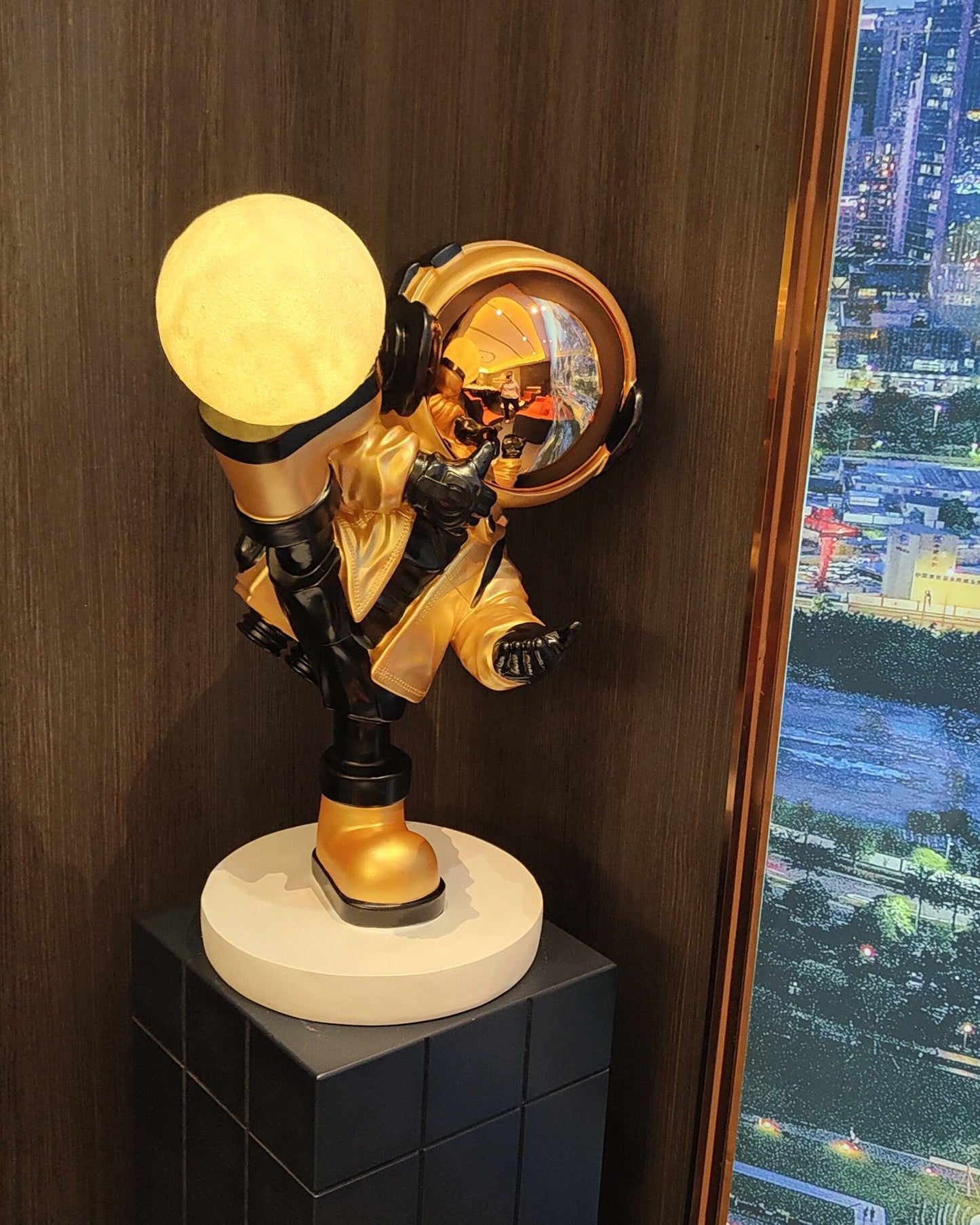 Effort Astronaut Built-in Battery LED Floor Lamp