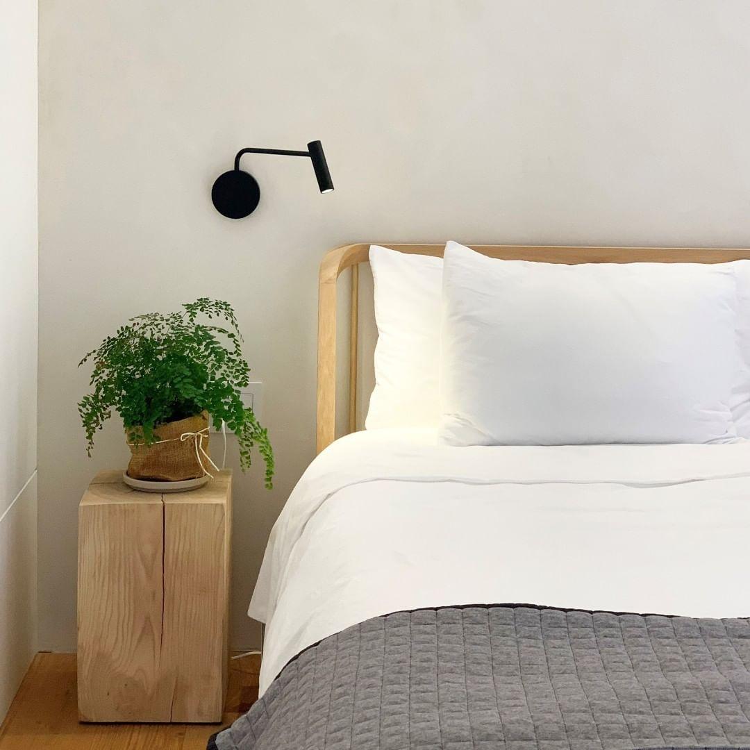 Minimalist Disc LED Wall Sconce - Modern Indoor Lighting