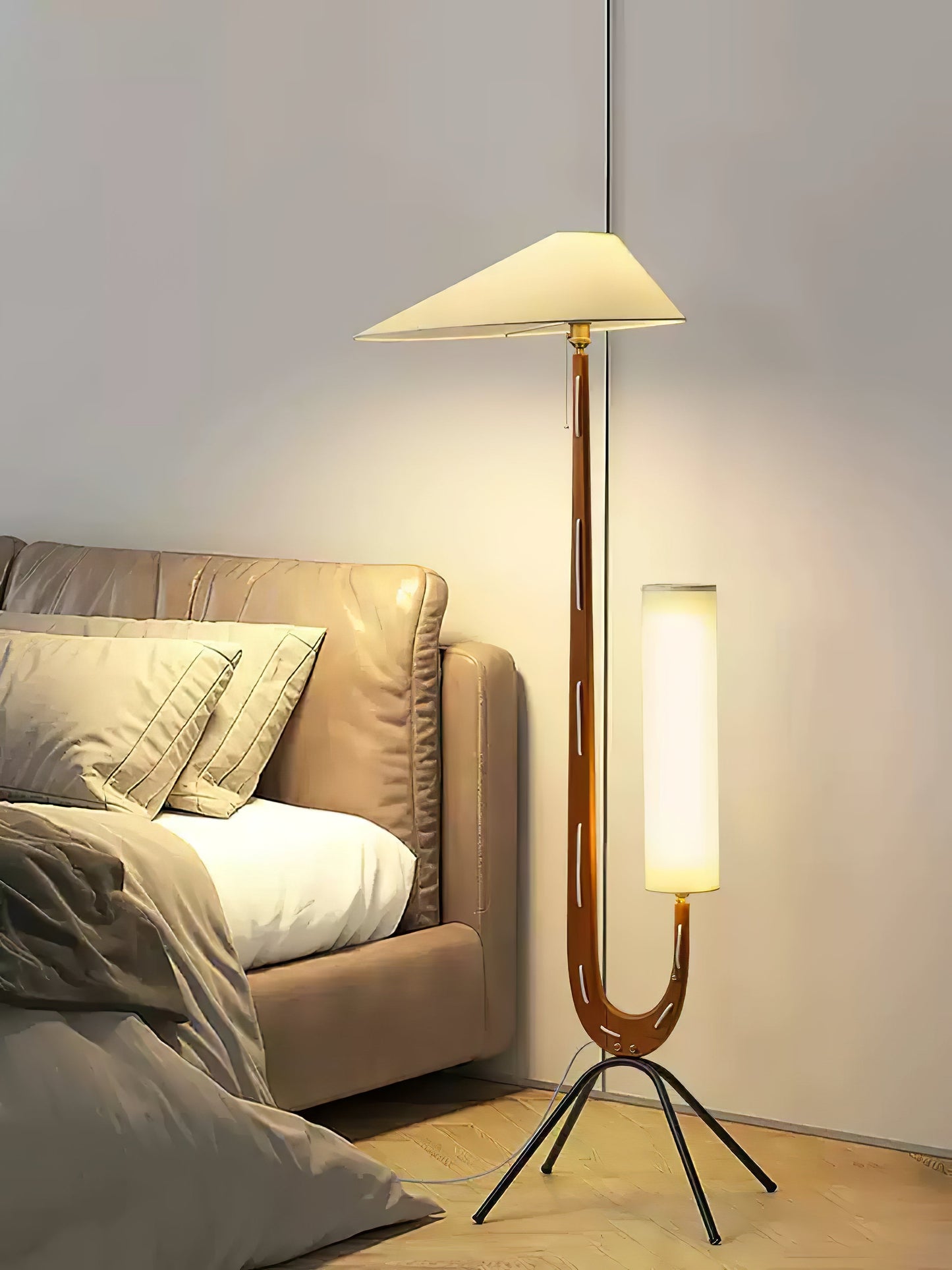 Giraffe Floor Lamp with LED Light - Mid Century Design