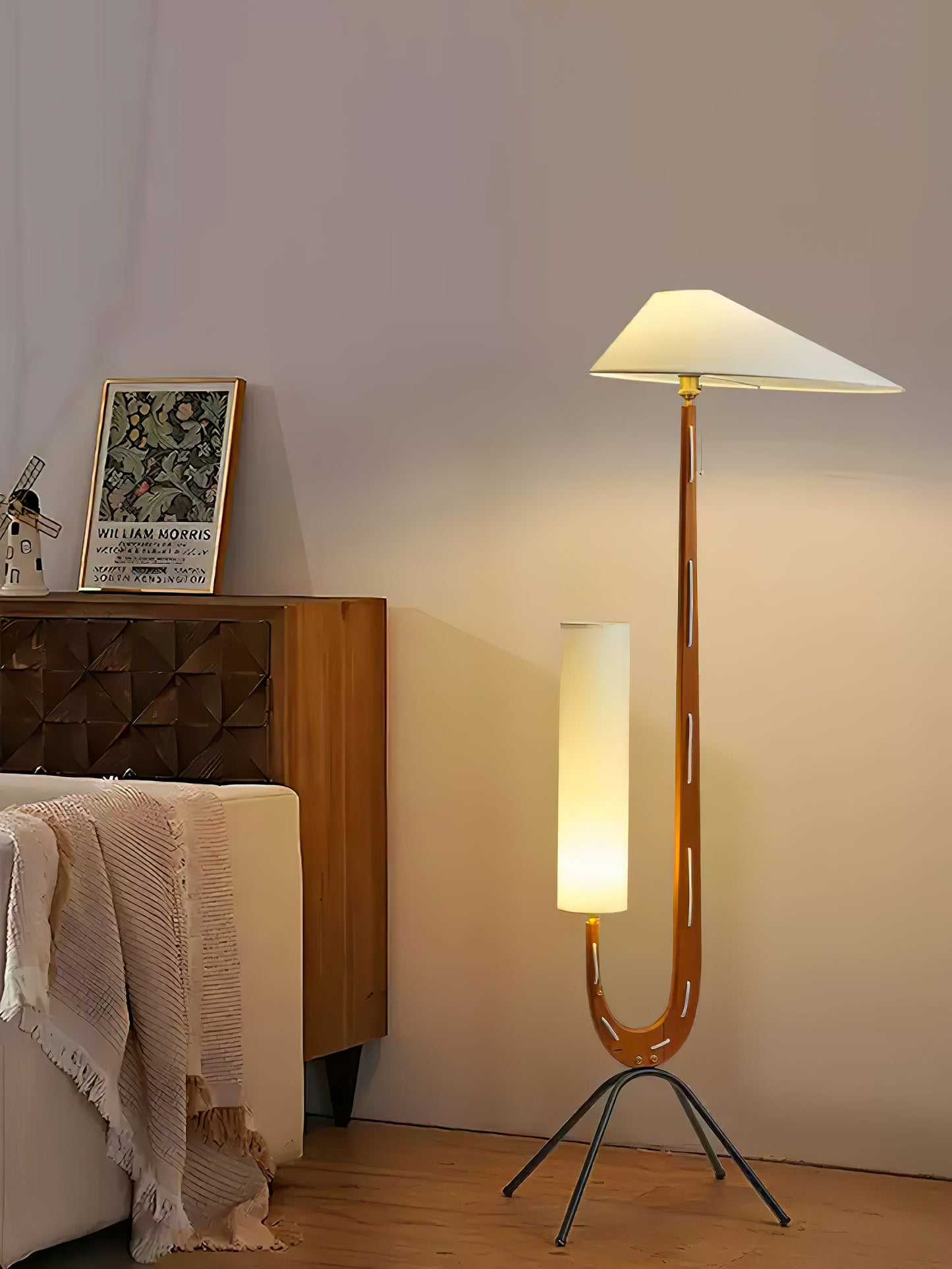 Giraffe Floor Lamp with LED Light - Mid Century Design