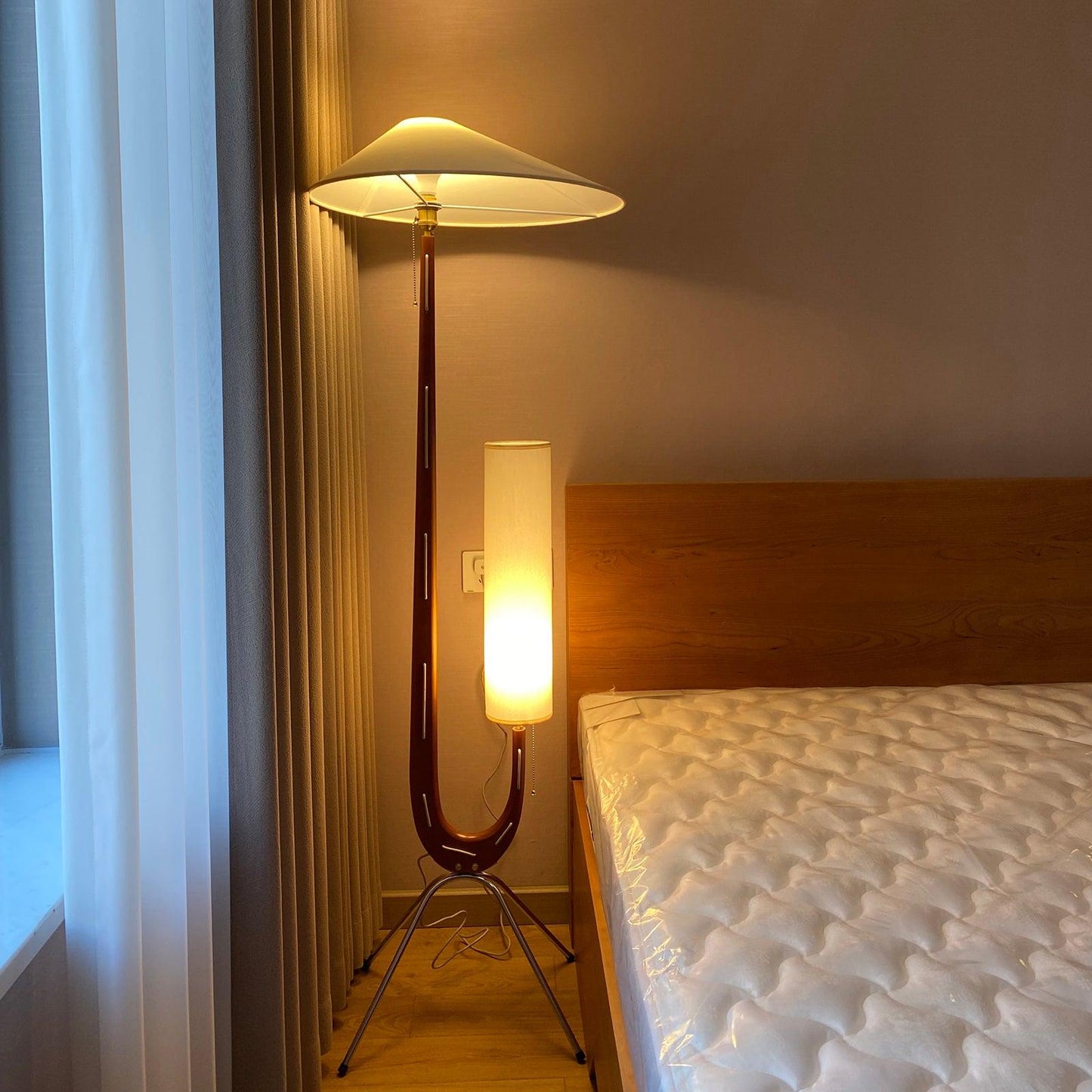 Giraffe Floor Lamp with LED Light - Mid Century Design