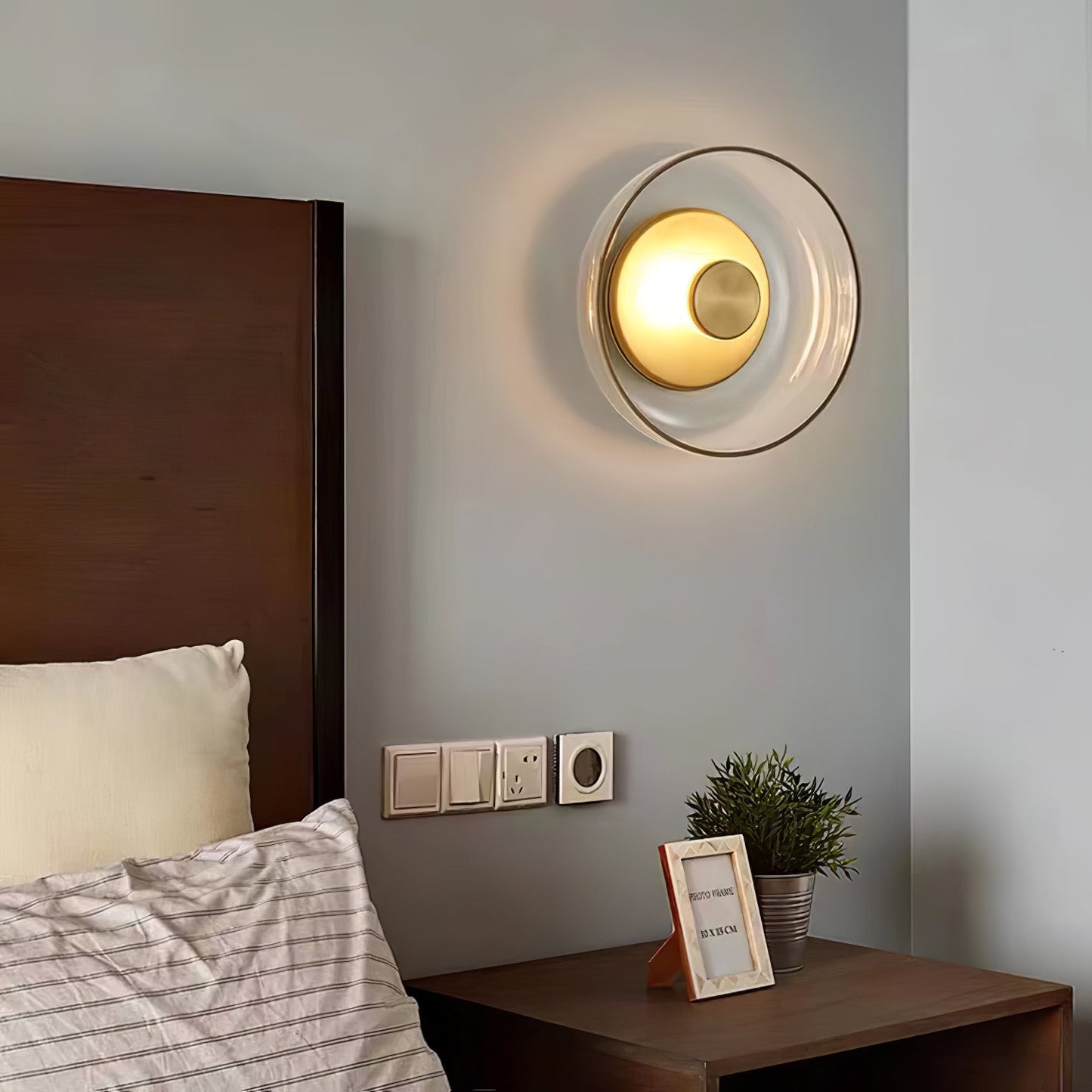 Glimmera Wall Light - Integrated LED Brass Ambient Fixture