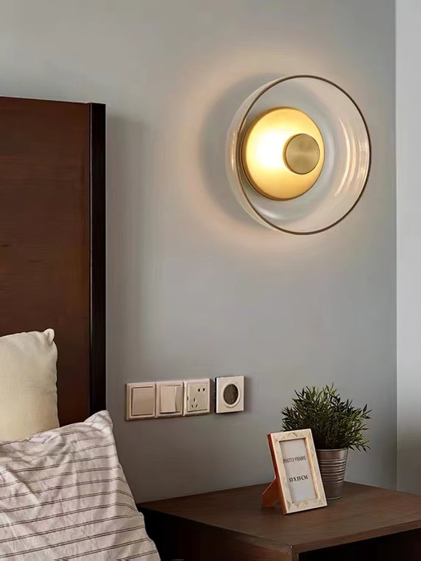 Glimmera Wall Light - Integrated LED Brass Ambient Fixture