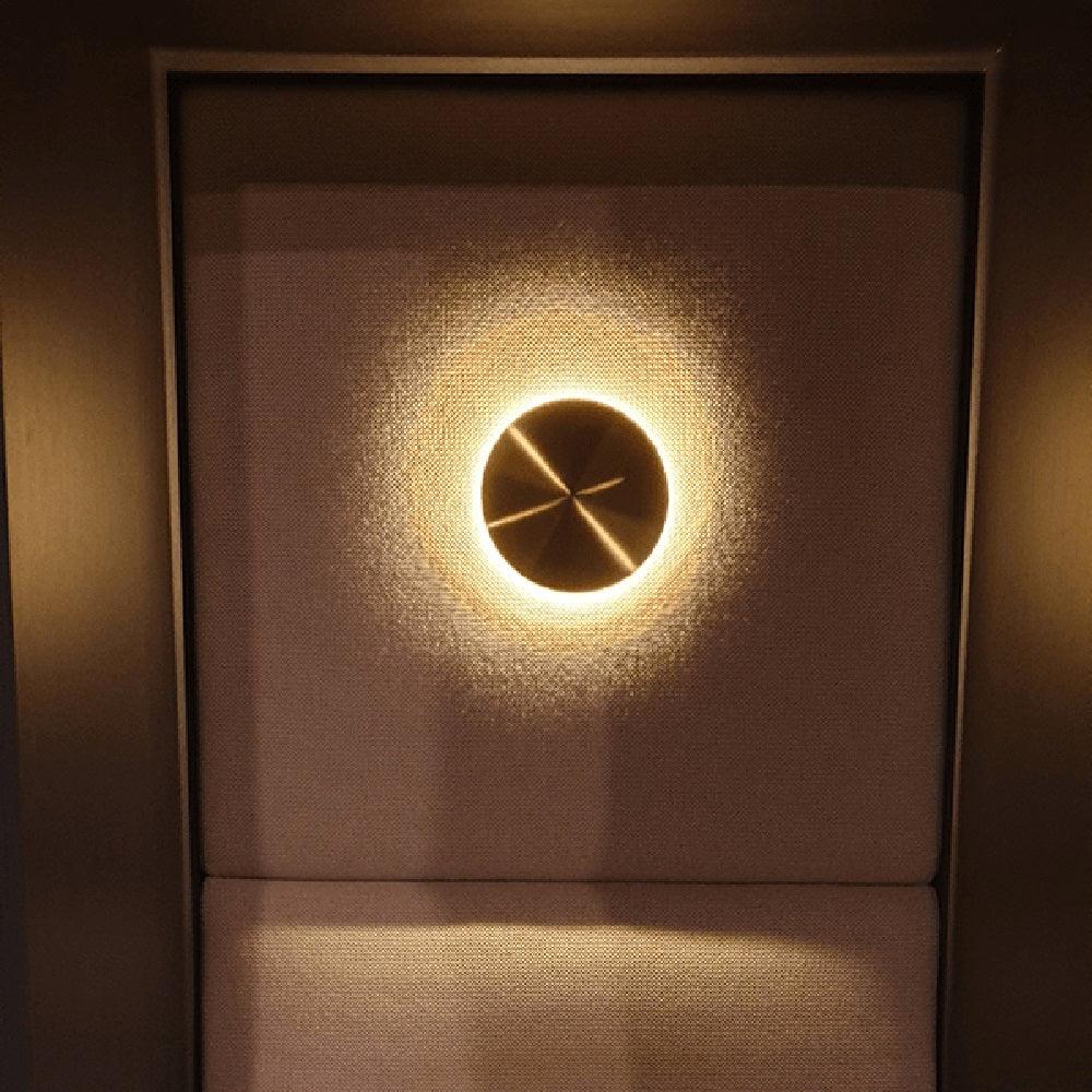 Gossa Wall Lamp - LED Indoor Light Fixture, Brass & White
