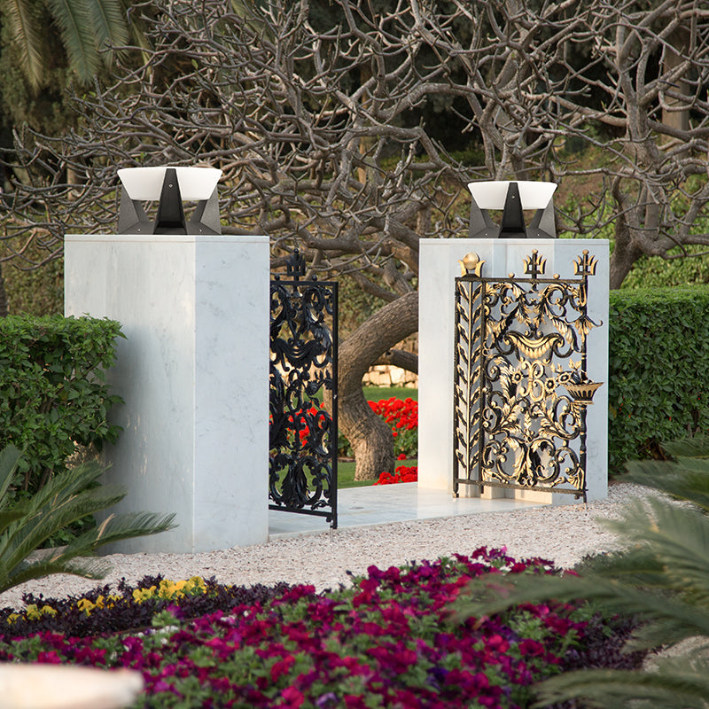LandingLight™ | Luxurious Solar-Powered Outdoor Lamp IP65