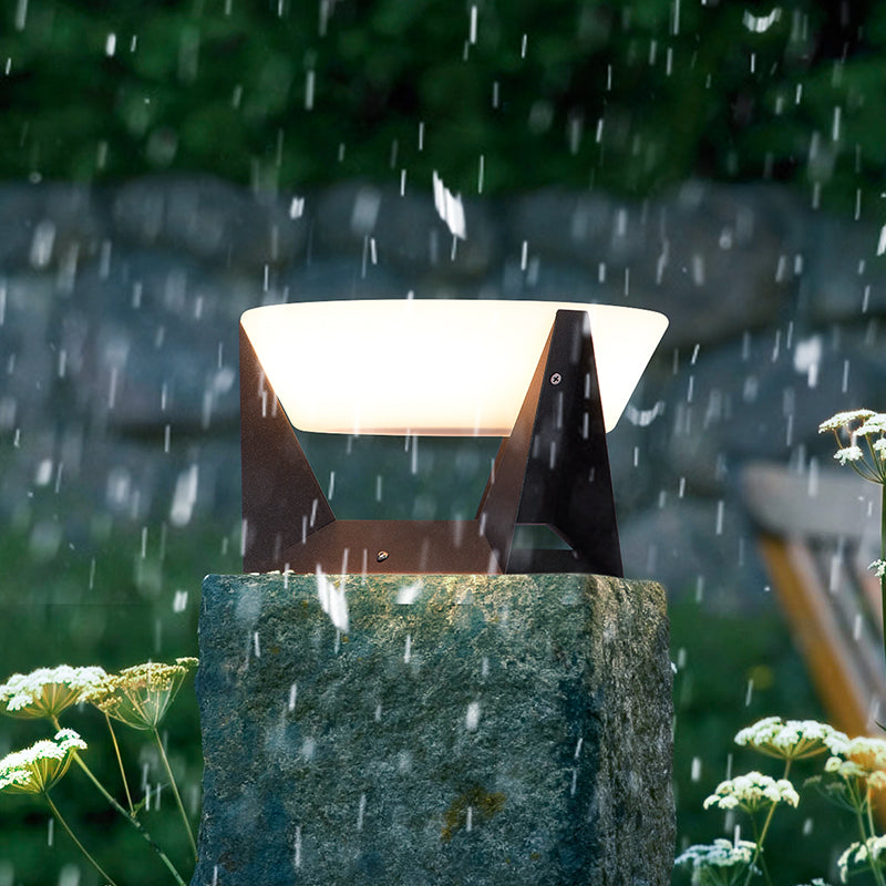 LandingLight™ | Luxurious Solar-Powered Outdoor Lamp IP65
