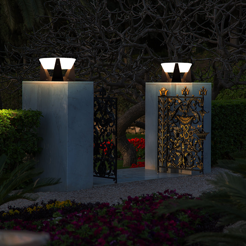 LandingLight™ | Luxurious Solar-Powered Outdoor Lamp IP65