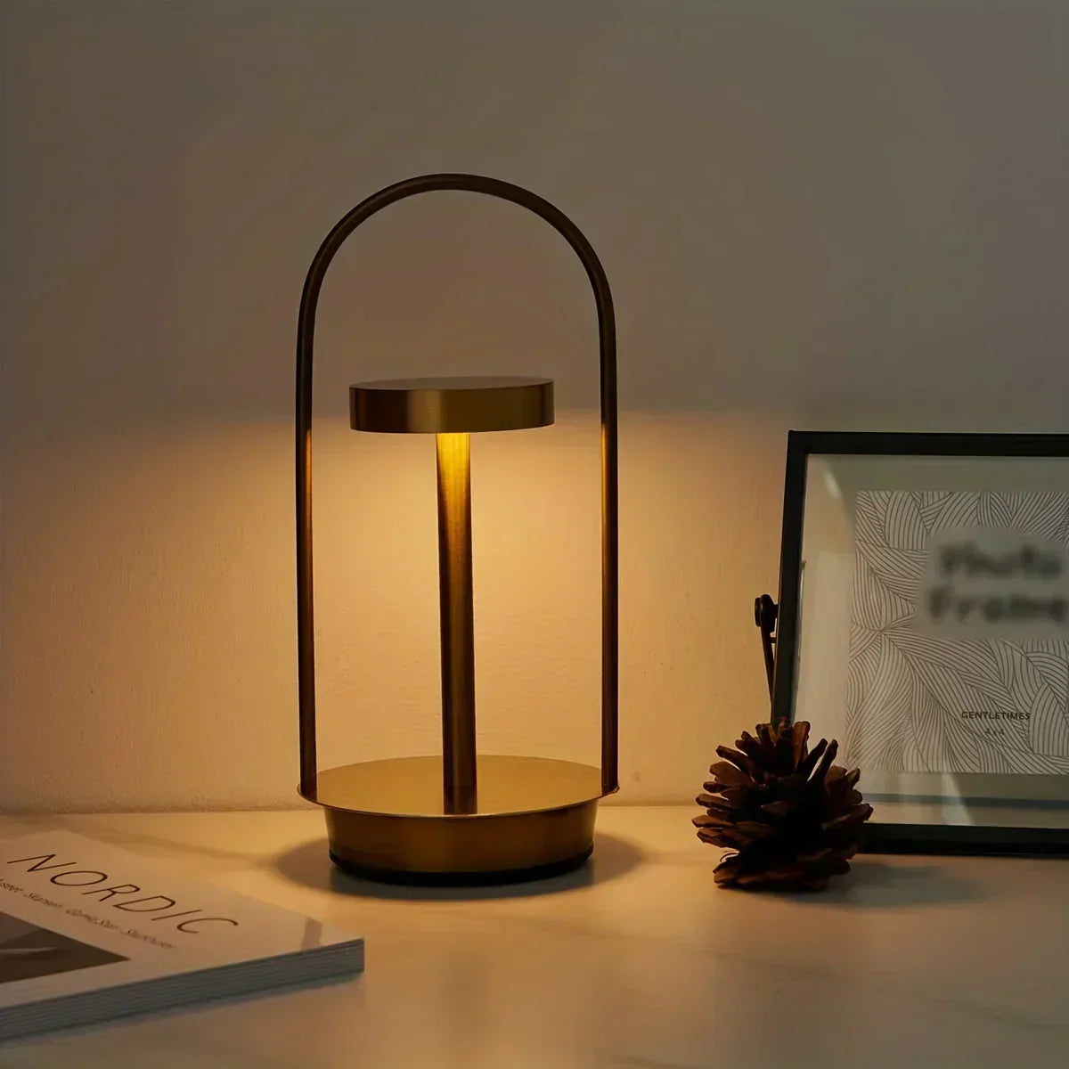 Opladdningsbar LumiLight Table Lamp - Elegant Portable LED Light