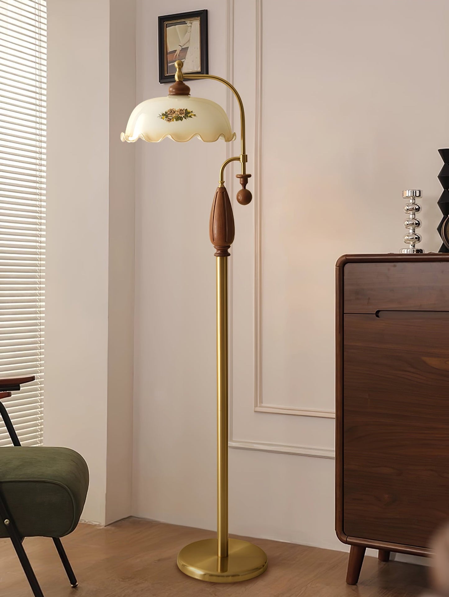 Heritage Bloom Floor Lamp with LED Shade - Vintage Design