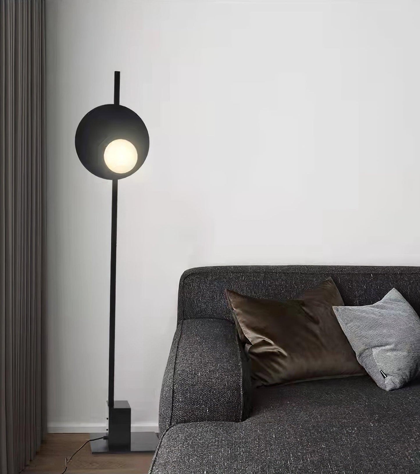 Kwic Floor Lamp with LED Light, Modern Design, Black