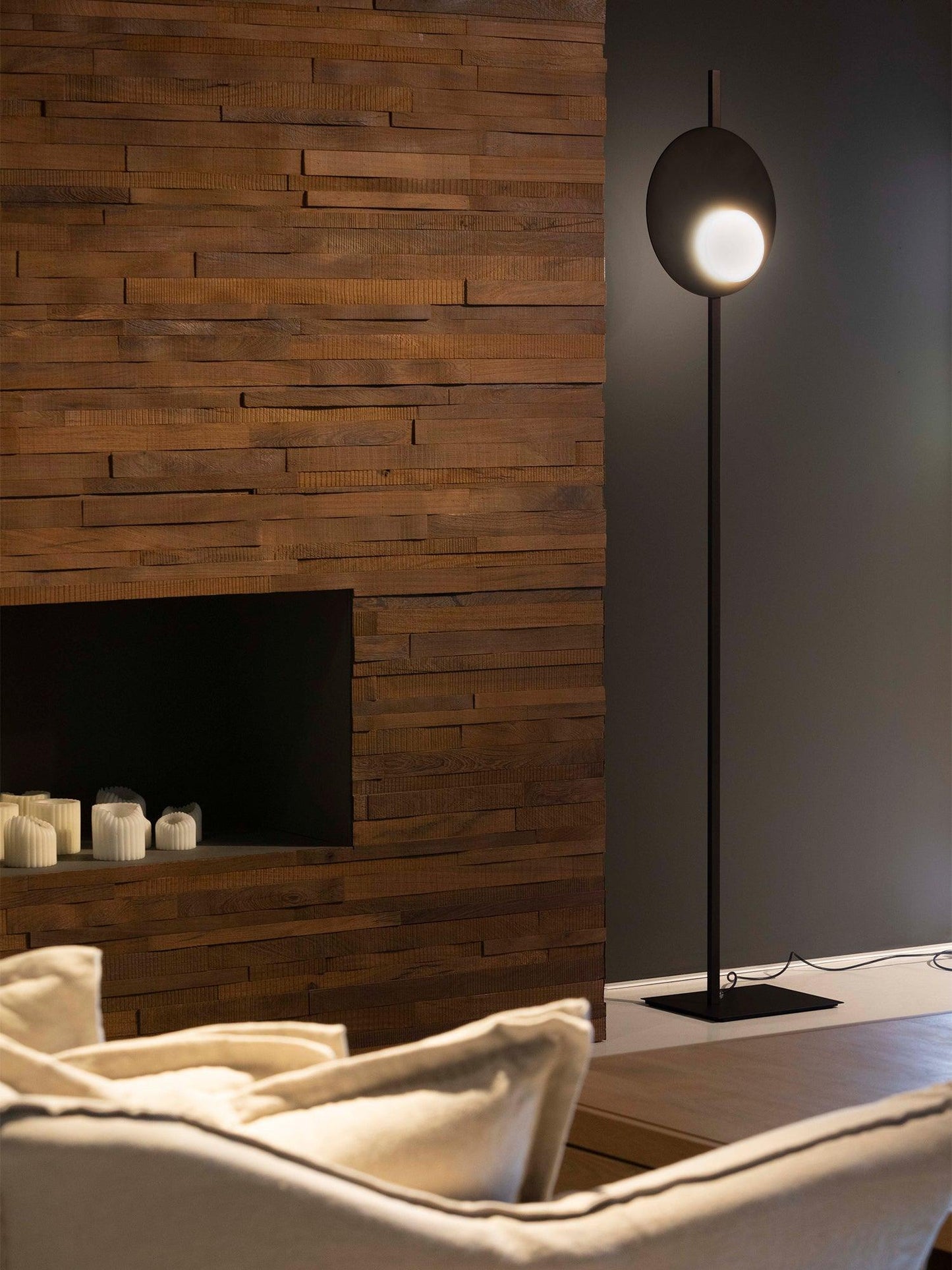 Kwic Floor Lamp with LED Light, Modern Design, Black