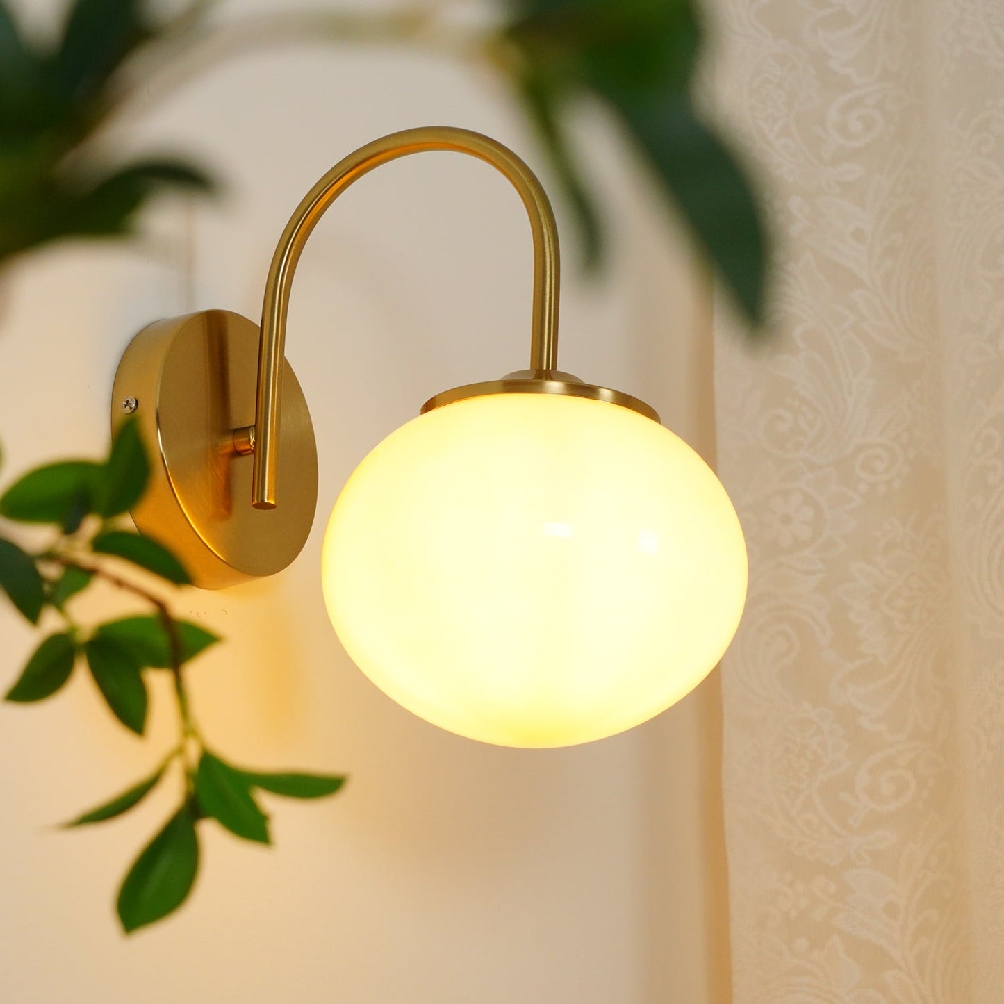 Marshmallow Wall Lamp with Pink Glass Shade and Gold Finish