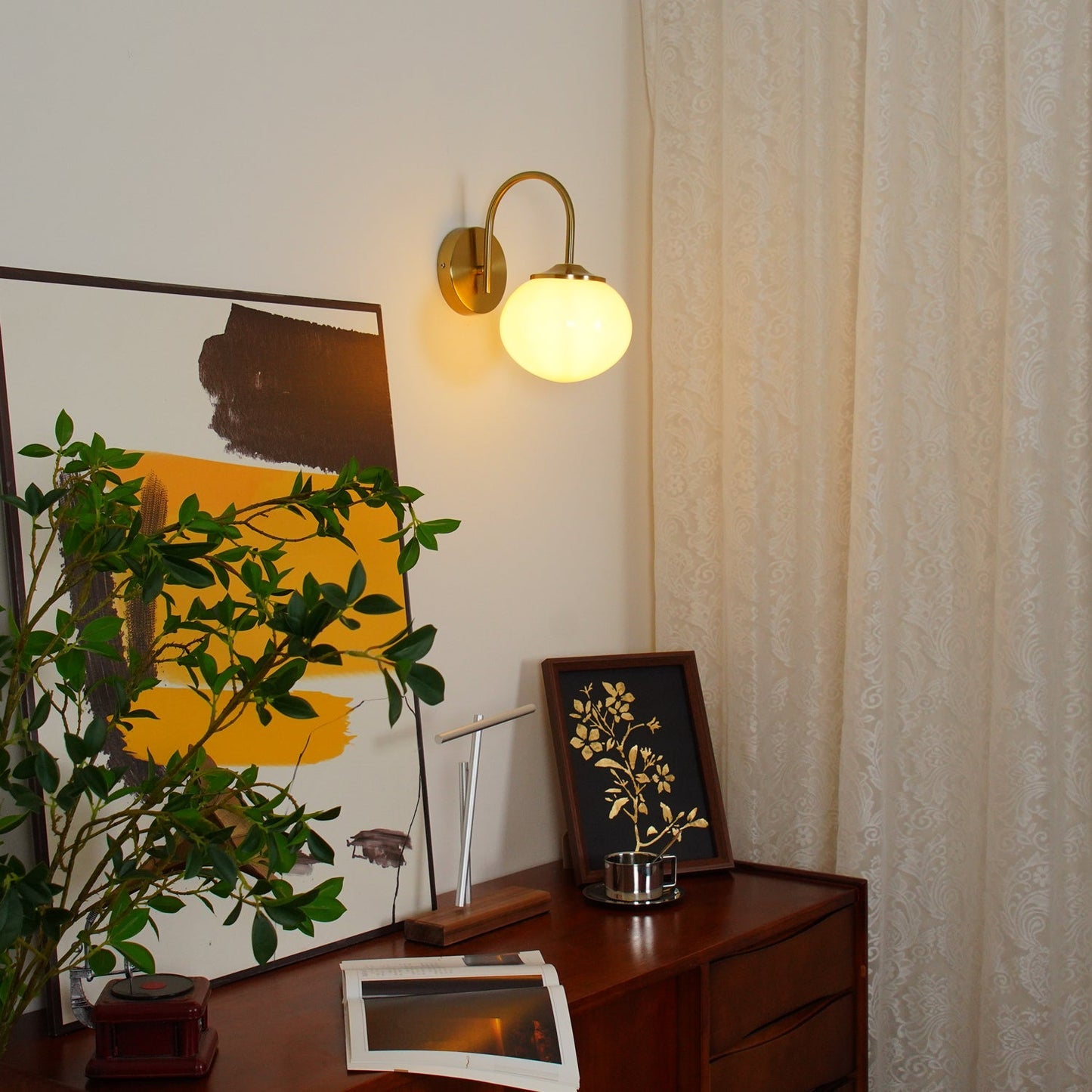 Marshmallow Wall Lamp with Pink Glass Shade and Gold Finish