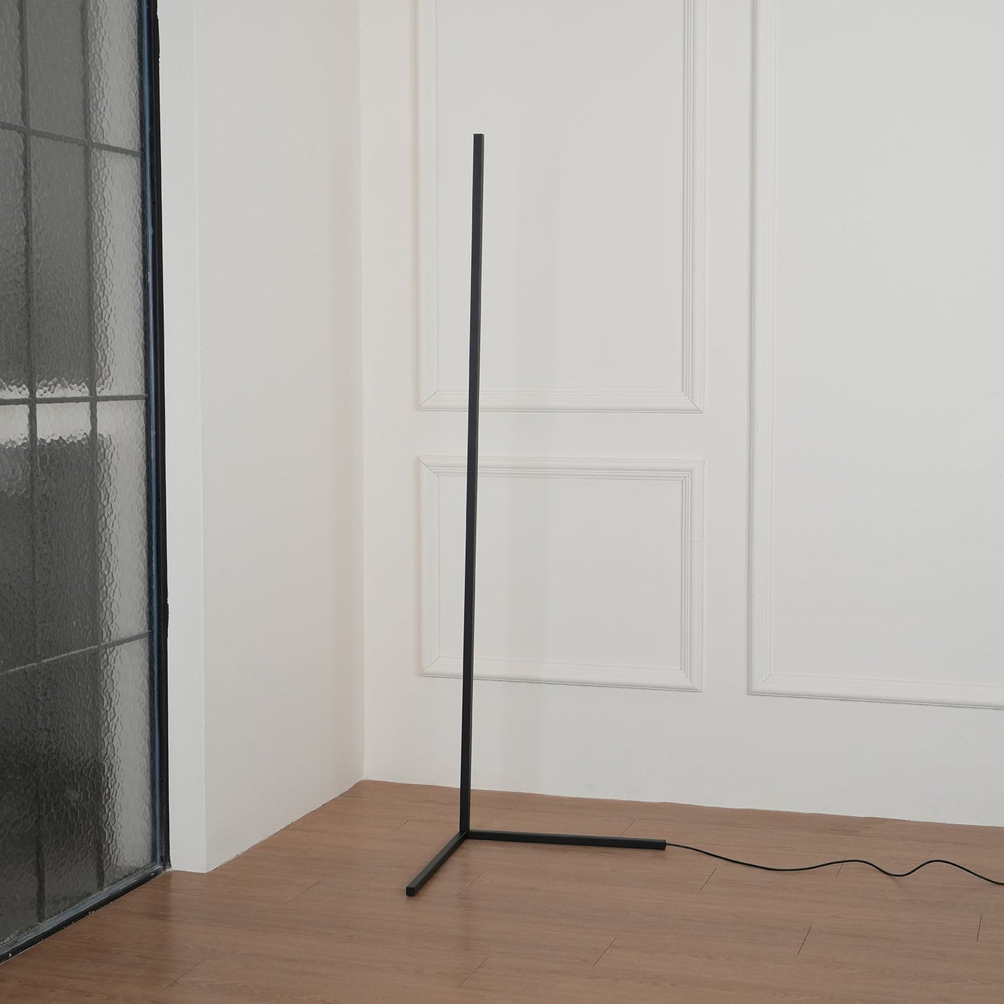 Minimalist LED Floor Lamp with Dimmable Control - Black
