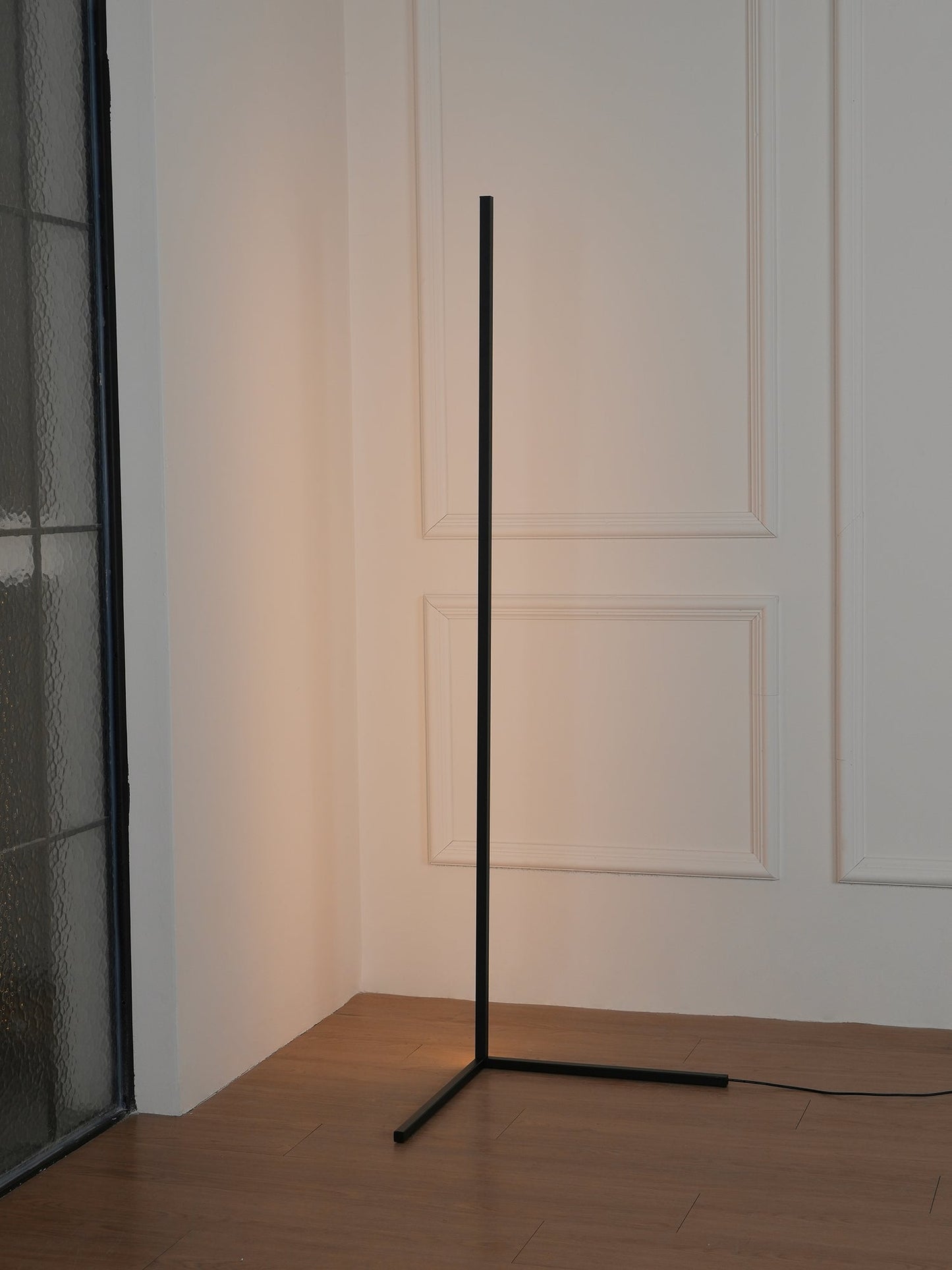 Minimalist LED Floor Lamp with Dimmable Control - Black