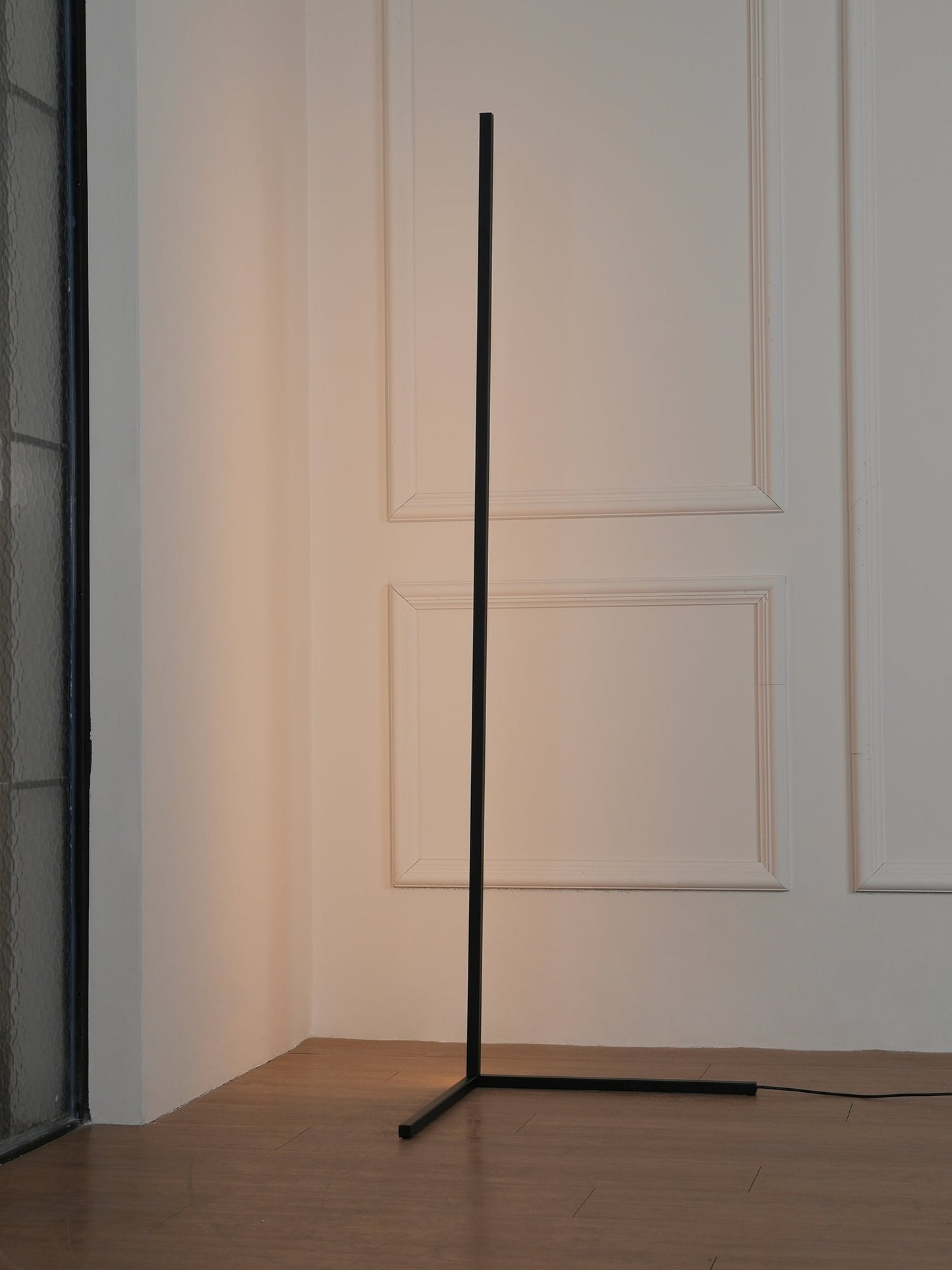 Minimalist LED Floor Lamp with Dimmable Control - Black
