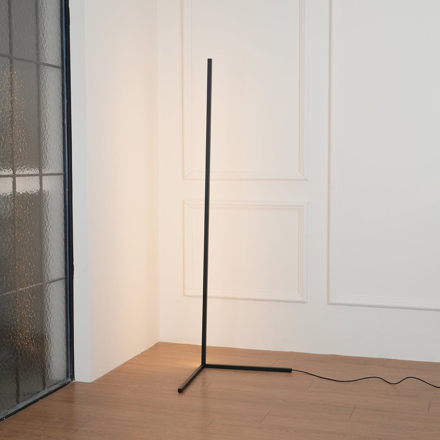 Minimalist LED Floor Lamp with Dimmable Control - Black