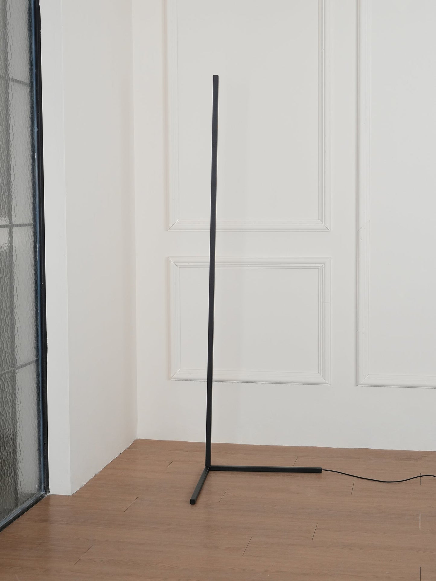 Minimalist LED Floor Lamp with Dimmable Control - Black