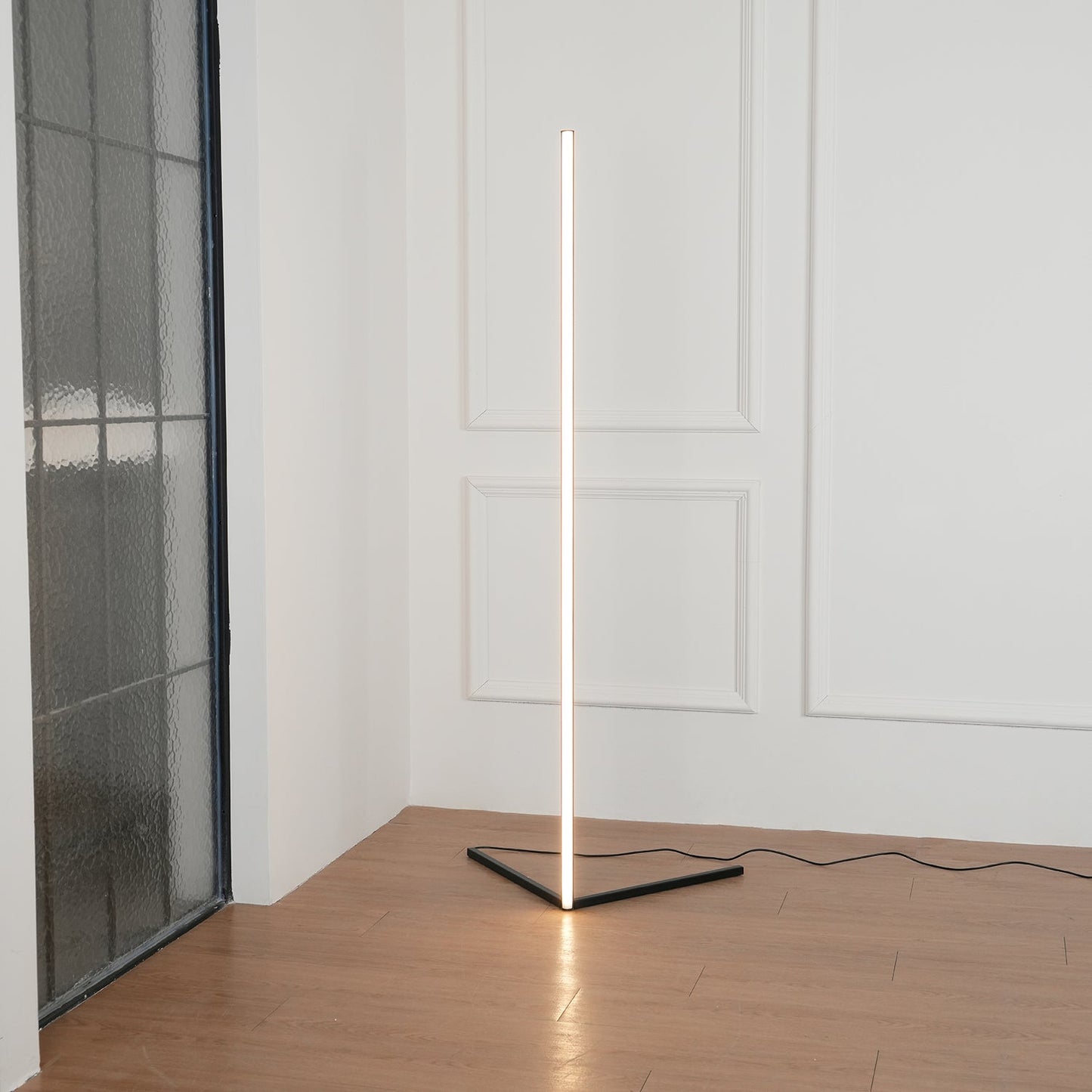 Minimalist LED Floor Lamp with Dimmable Control - Black