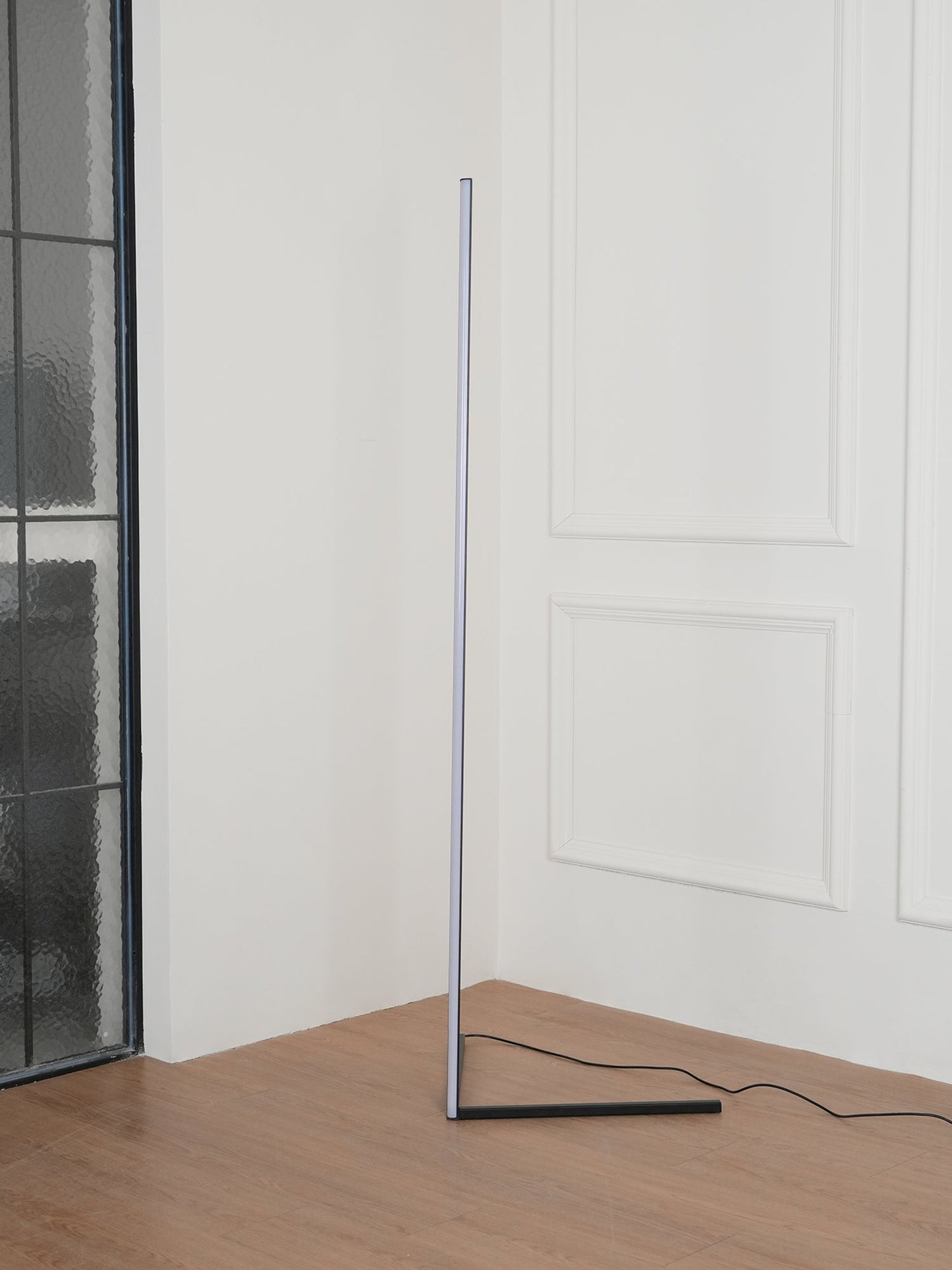 Minimalist LED Floor Lamp with Dimmable Control - Black