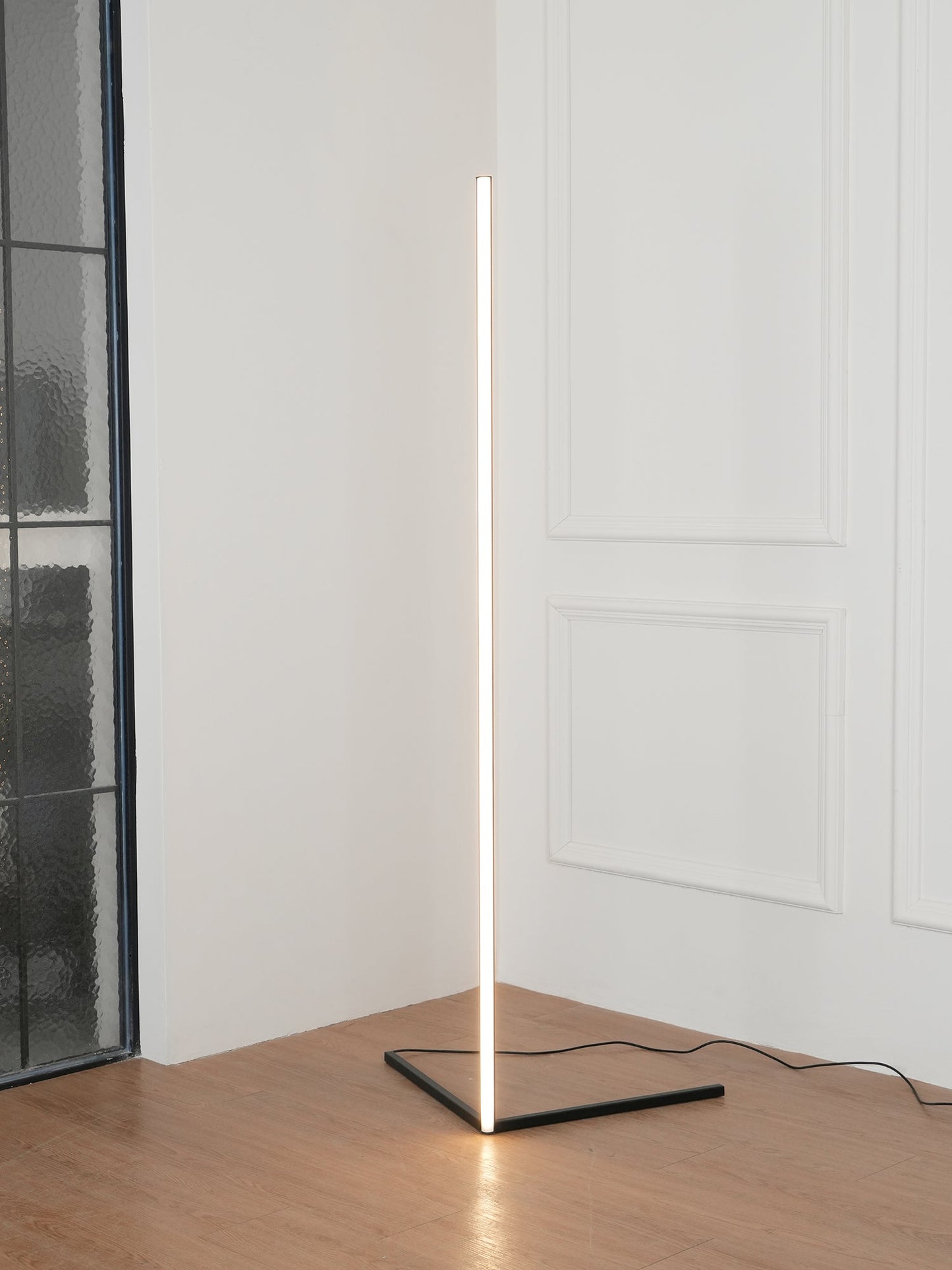 Minimalist LED Floor Lamp with Dimmable Control - Black
