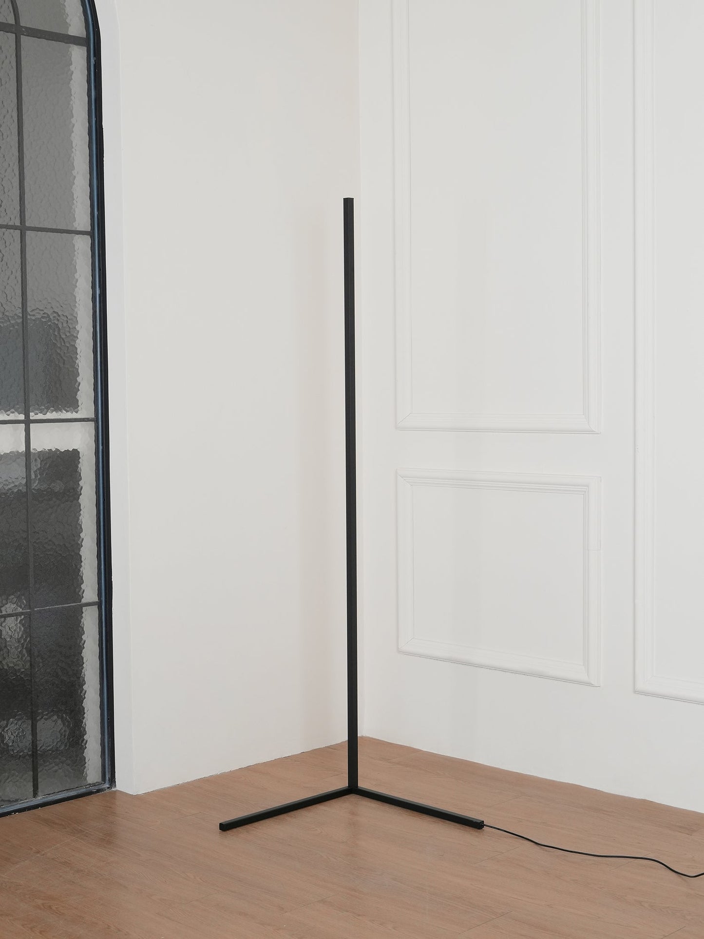 Minimalist LED Floor Lamp with Dimmable Control - Black