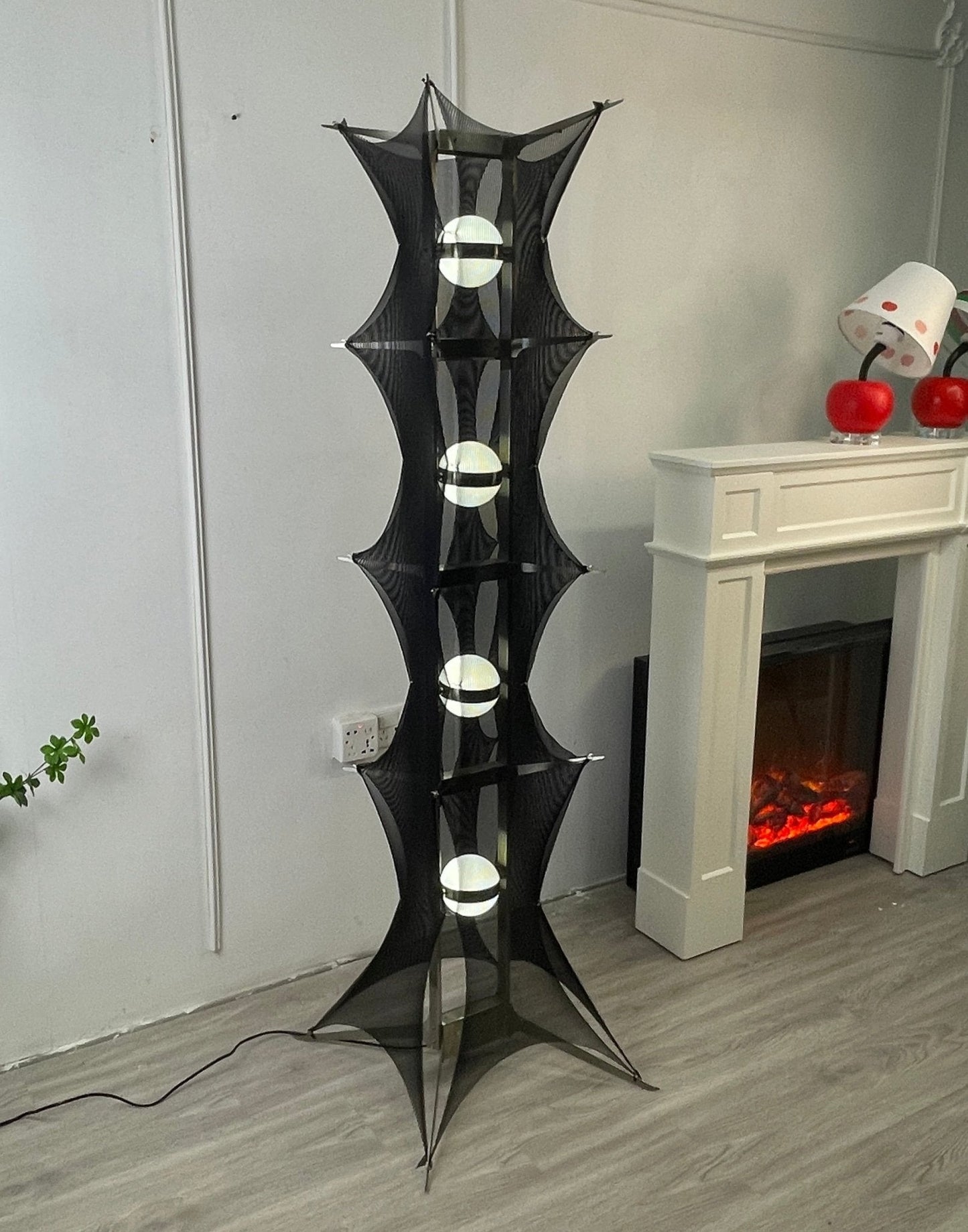 Noir Mesh Tower Floor Lamp - LED Indoor Lighting Fixture