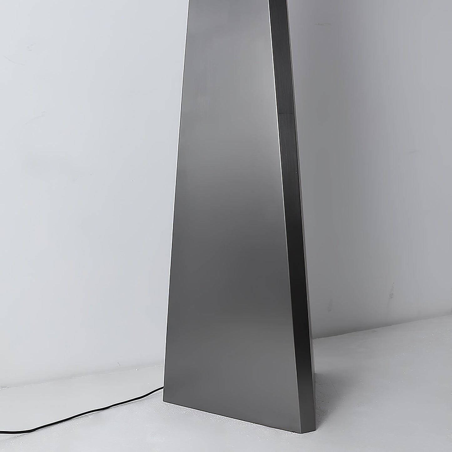 Noir Roy Floor Lamp - Modern LED Steel Design - Indoor Use